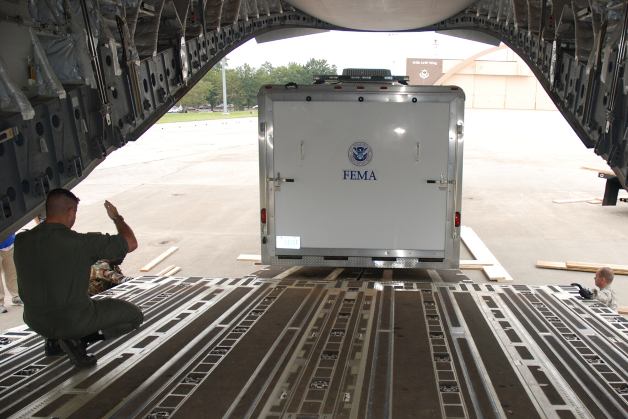 C-17 aircraft from the 315th Airlift Wing, Charleston Air Force Base, S.C. and the 452nd Air Mobility Wing, March AFB, Calif. transport FEMA communication equipment and supplies to Hickam AFB, HI from Dobbins Air Reserve Base, Ga. Oct. 2. FEMA will set up a command station in Hawaii to communicate with aircraft delivering humanitarian supplies to the tsunami-devastated Samoa region in the South Pacific. (U.S. Force photo/Tech. Sgt. James Branch)