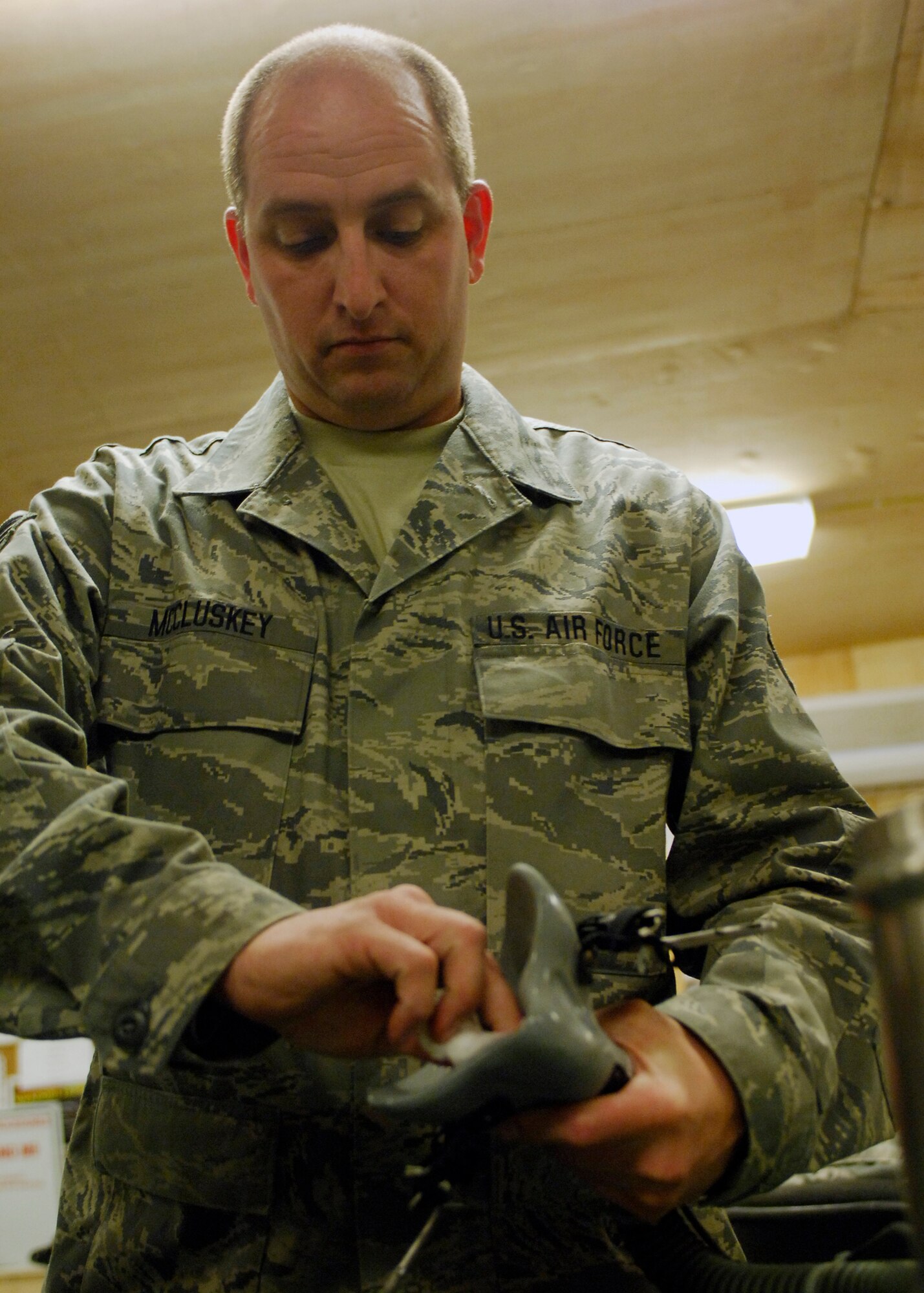 Airmen cleaning flight equipment > U.S. Air Forces Central > Display