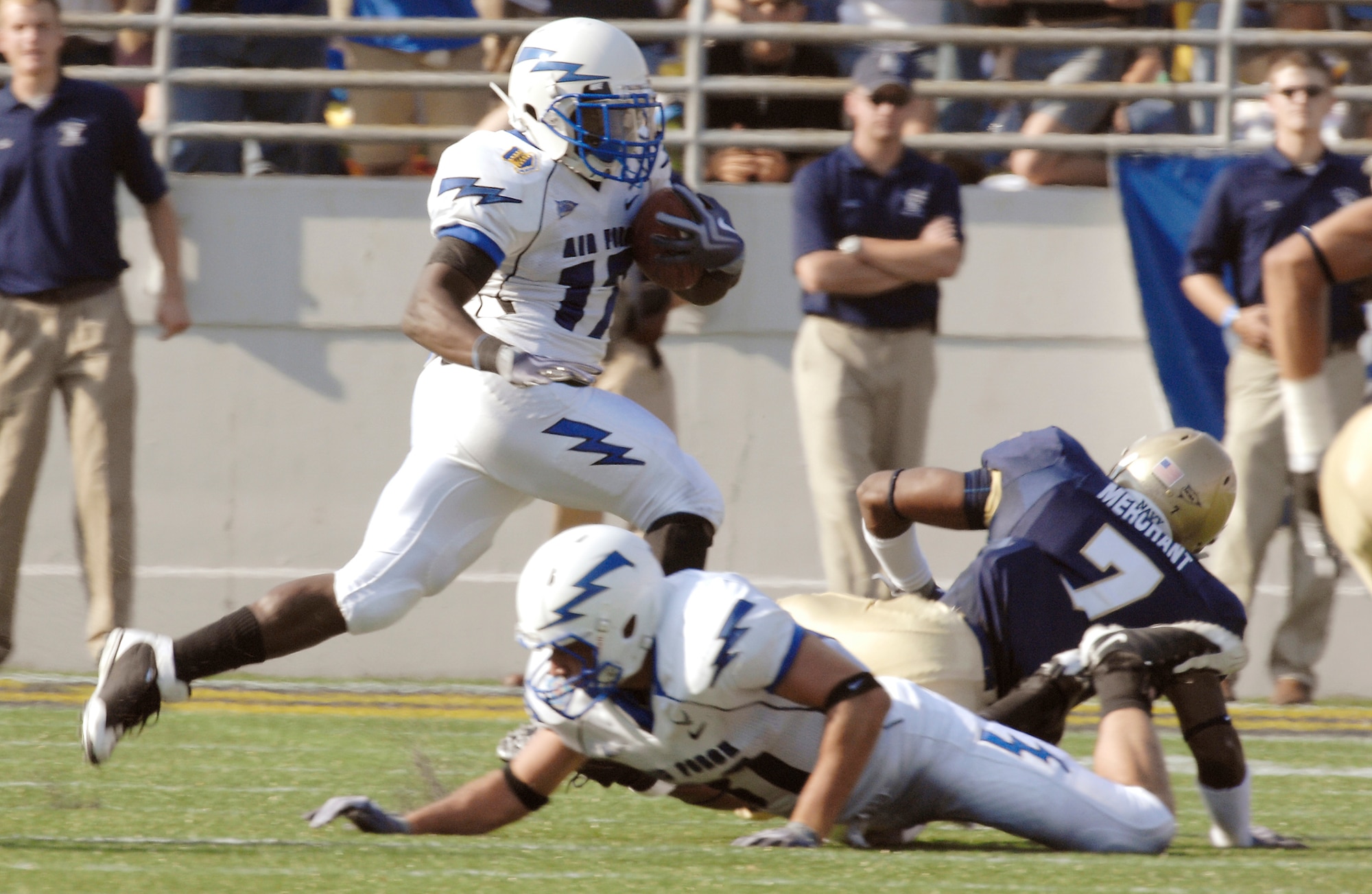 Football Falcons fall to Midshipmen in overtime Air Force