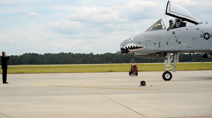 MOODY AIR FORCE BASE, Ga. -- An A-10 East Demonstration Team member assists Capt. Johnnie Green, A-10 East Coast Demo Team pilot, after a performance here Oct. 2. Captain Green showcased the A-10C Thunderbolt II abilities and maneuvers for Valdosta State University Reserve Officers Training Corps cadets. (U.S. Air Force photo by Airman 1st Class Joshua Green)