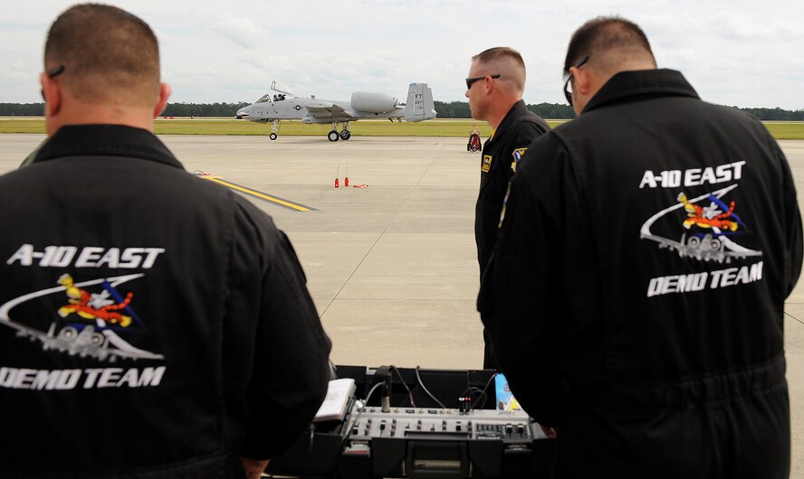 MOODY AIR FORCE BASE, Ga. -- Members of the A-10 East Coast Demonstration Team prepare for a performance here Oct. 2. Members of the Valdosta State University Reserve Officers Training Corps were in attendance at the performance. (U.S. Air Force photo by Airman 1st Class Joshua Green)