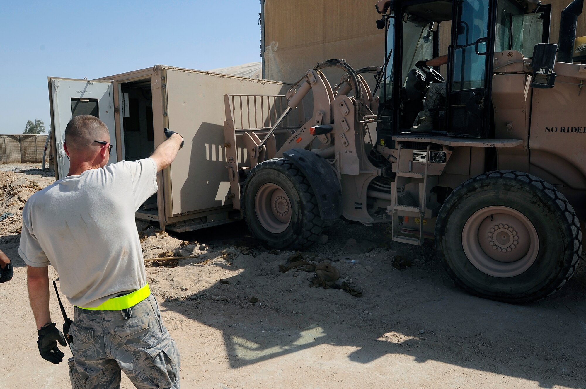 Master Sgt. Duane Patin guides a 10K forklift as it moves an expandable shelter that will be packed up and relocated, Sept. 30, 2009, at Ali Base, Iraq. Squadron members are downsizing and consolidating material and equipment to send to U.S. warfighters in Afghanistan. Sergeant Patin is assigned to the 407th Expeditionary Civil Engineer Squadron and deployed from Elmendorf Air Force Base, Alaska. (U.S. Air Force photo/Senior Airman Tony R. Ritter) 