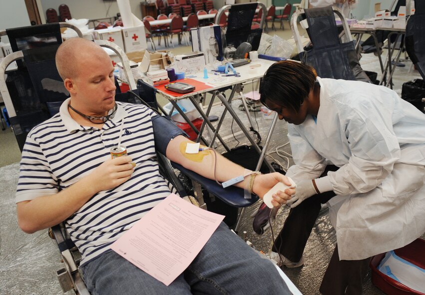 MOODY AIR FORCE BASE, Ga. -- Annie Jackson, American Red Cross collection technician II, checks to see how much blood Jesse Webster, 23rd Civil Engineer Squadron environmental menagement system coordinator, has donated so far during a blood drive here Oct. 2. Donating one pink of blood can save up to three lives and only takes about seven minutes. (U.S. Air Force photo by Senior Airman Gina Chiaverotti-Paige)
