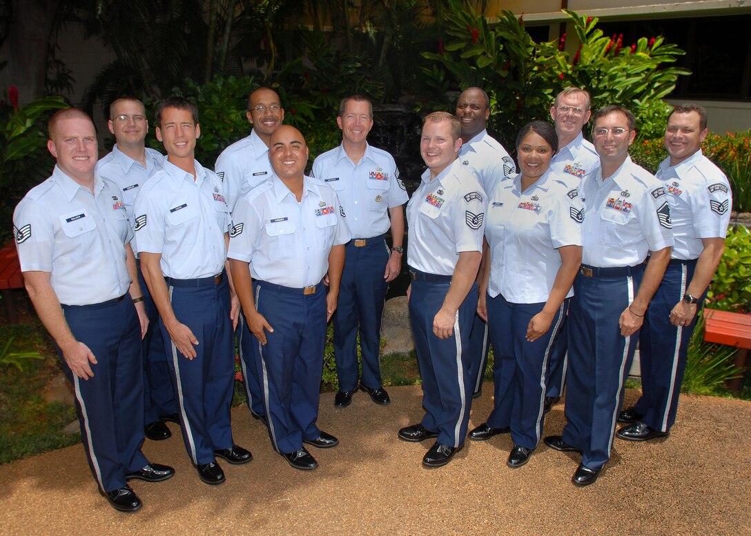 Hana Hou courtyard of heroes 2009