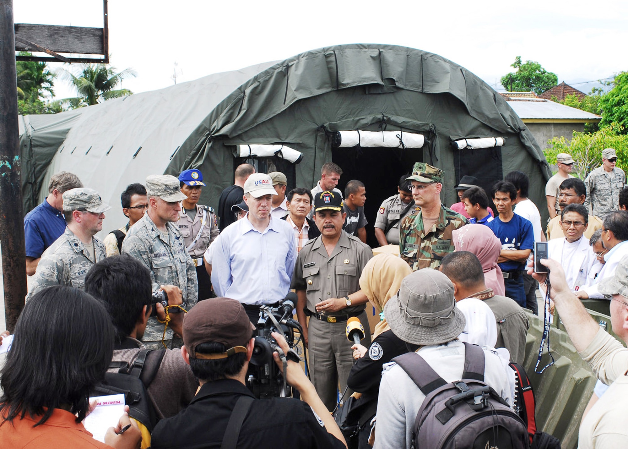 Mayor of Padang, Fauzi Bahar, speaks with local media in Padang, Indonesia, Oct. 6, 2009, to welcome and thank the Air Force humanitarian assistance rapid response team for bringing much needed medical assistance to the earthquake ravaged region. (U.S. Air Force photo/Staff Sgt. Veronica Pierce)