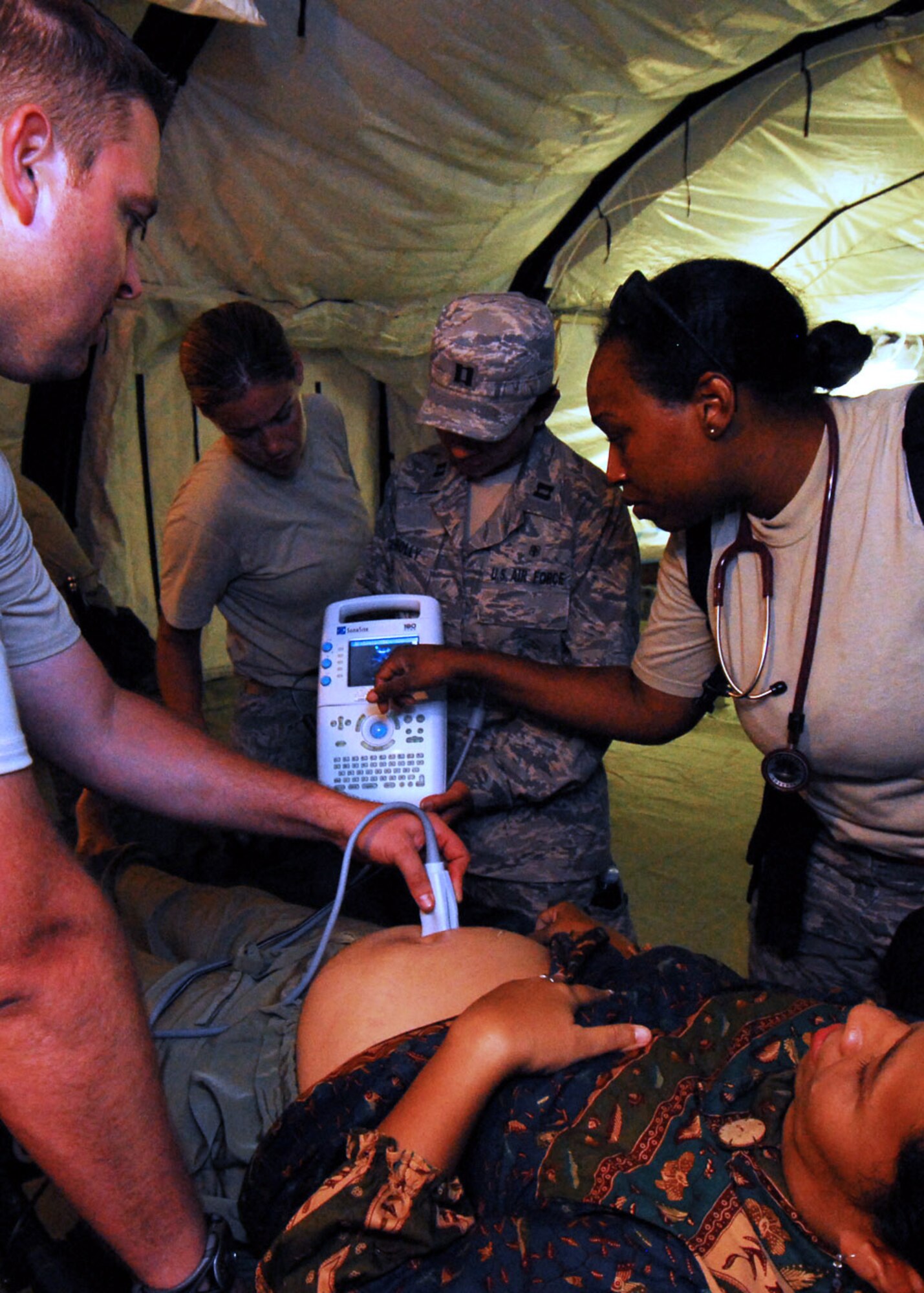 PADANG, Indonesia -- Air Force Humanitarian Assistance Rapid Response Team medical professionals perform an ultrasound on a pregnant patient Oct. 7 in a mobile field hospital here. (U.S. Air Force Photo/ Staff Sgt. Veronica Pierce)