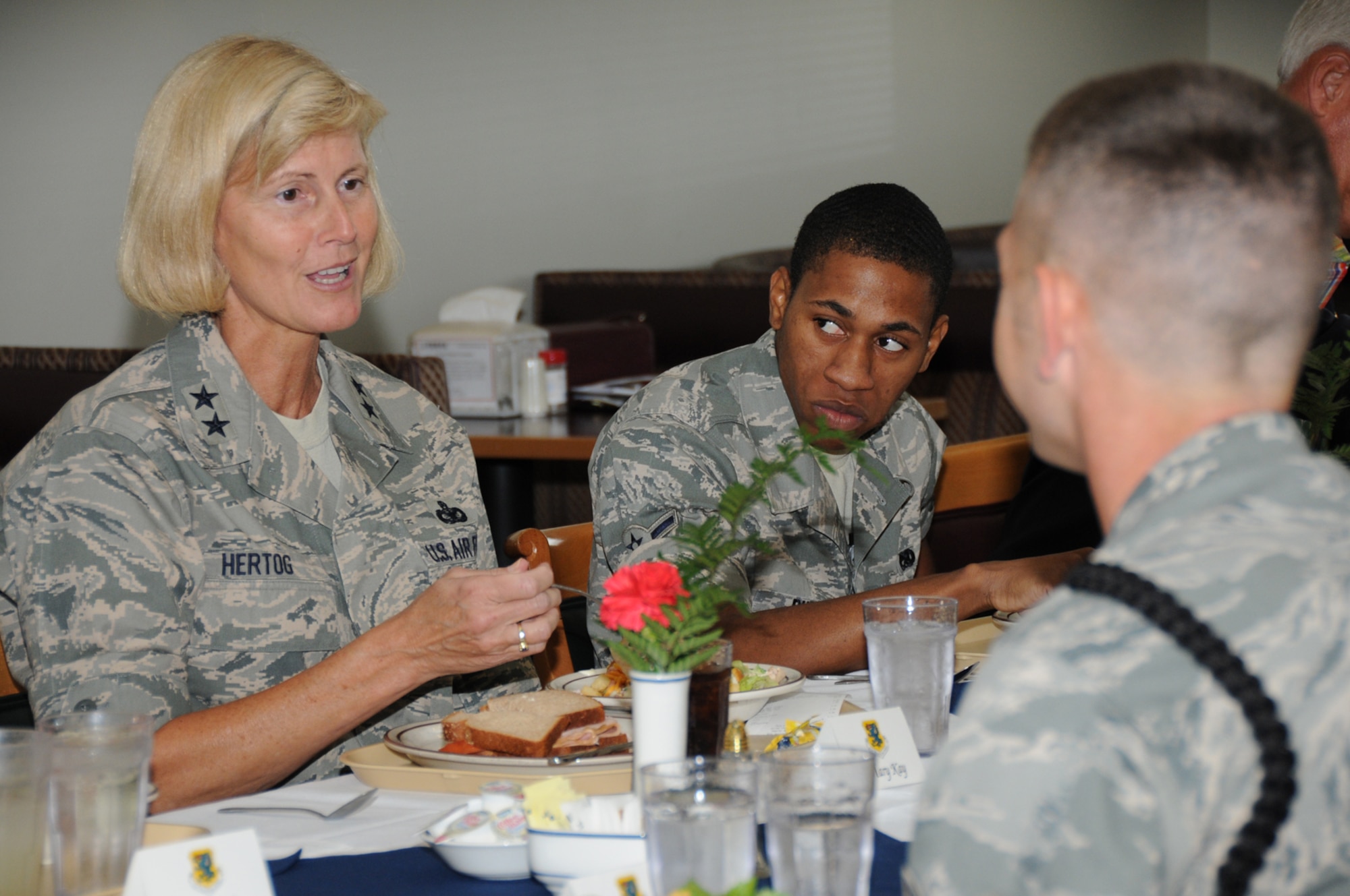 Maj. Gen. Mary Kay Hertog, 2nd Air Force commander, visits with Airman Dante Butler, 332nd Training Squadron, and Airman 1st Class Bradford West, 335th TRS, during lunch with 81st Training Group students at the Azalea Dining Facility.  (U.S. Air Force photo by Kemberly Groue)