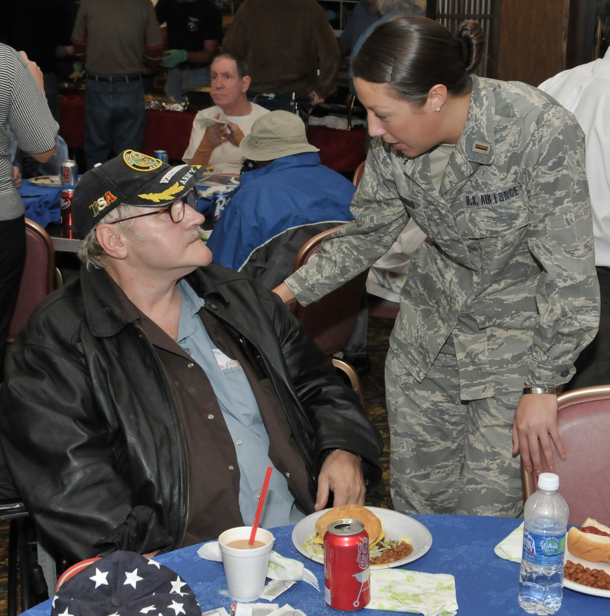 Second Lt. Jamie Gurganus, with the 717th Test Squadron, speaks with a veteran during Arnold’s annual VA Picnic Oct. 1. (Photo by Rick Goodfriend)