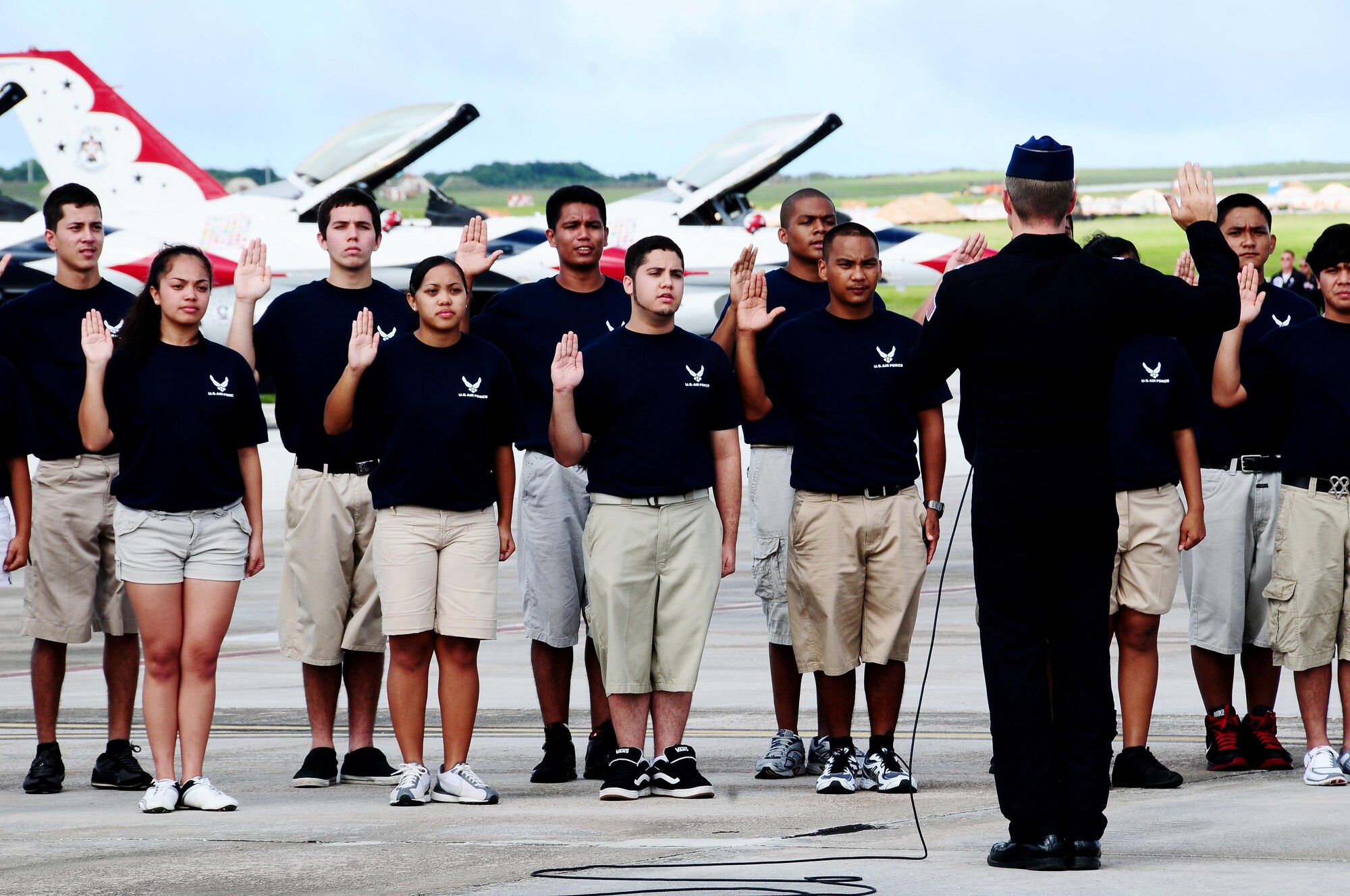 ANDERSEN AIR FORCE BASE, Guam - Lt. Col. Greg Thomas, U.S. Air Force Thunderbirds commander, enlists 22 young men and women into the U.S Air Force here during the Team Andersen Air Show '09 "Air Power over the Marianas".  (U.S. Air Force photo by Senior Airman Nichelle Anderson)