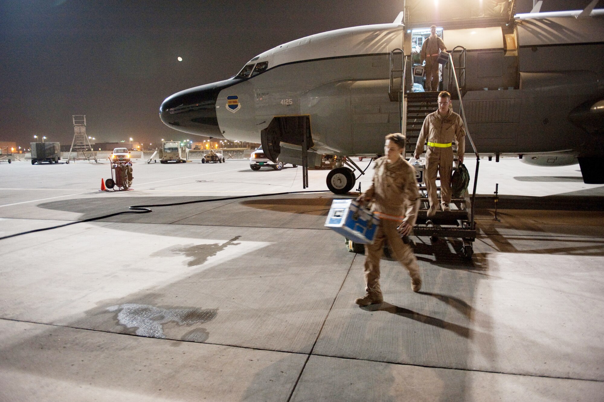Crewmembers from the 763rd Expeditionary Reconnaissance Squadron exit a RC-135V/W Rivet Joint Oct. 7, 2009, at an air base in Southwest Asia. The squadron marked the 7,000th consecutive day in the U.S. Central Command area of responsibility for the RC-135V/W Oct. 7. (U.S. Air Force photo/Staff Sgt. Robert Barney) 