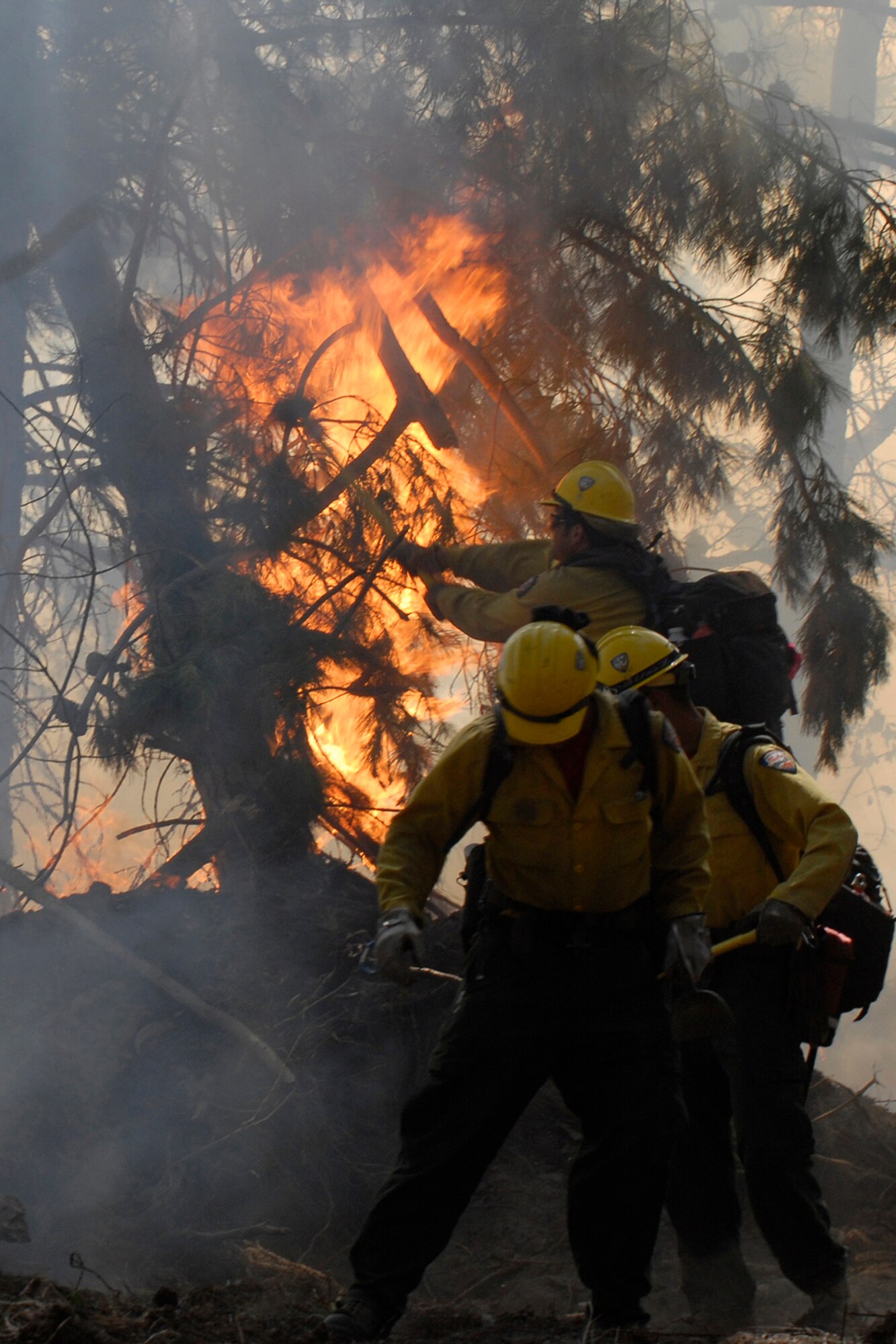 VANDENBERG AIR FORCE BASE, Calif. – Firefighters use tactical skills to battle the blaze that burned through more than 600 acres here Sept. 30. Firefighters from base and local agencies contributed to containing the fire. (U.S. Air Force photo/Senior Airman Andrew Satran)
