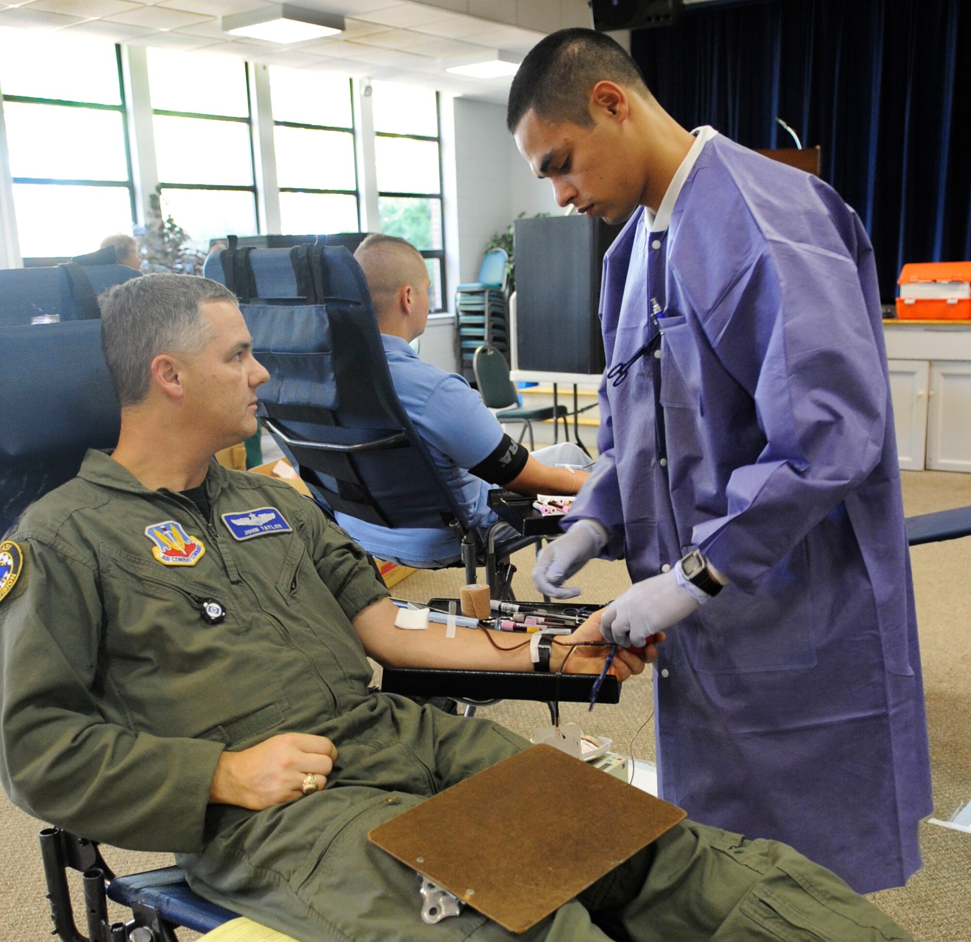 LANGLEY AIR FORCE BASE, Va – Juan Ramirezalcala, United States Navy hospital apprentice, extracts blood from Lt. Col. John Taylor, Headquarters Air Combat Command chief of training air operations center, during a blood drive here Oct. 7. Langley held a blood drive to help the Armed Services Blood Program ship donations in support of Operations Iraqi Freedom and Enduring Freedom. (U.S. Air Force photo/Senior Airman Dana Hill)