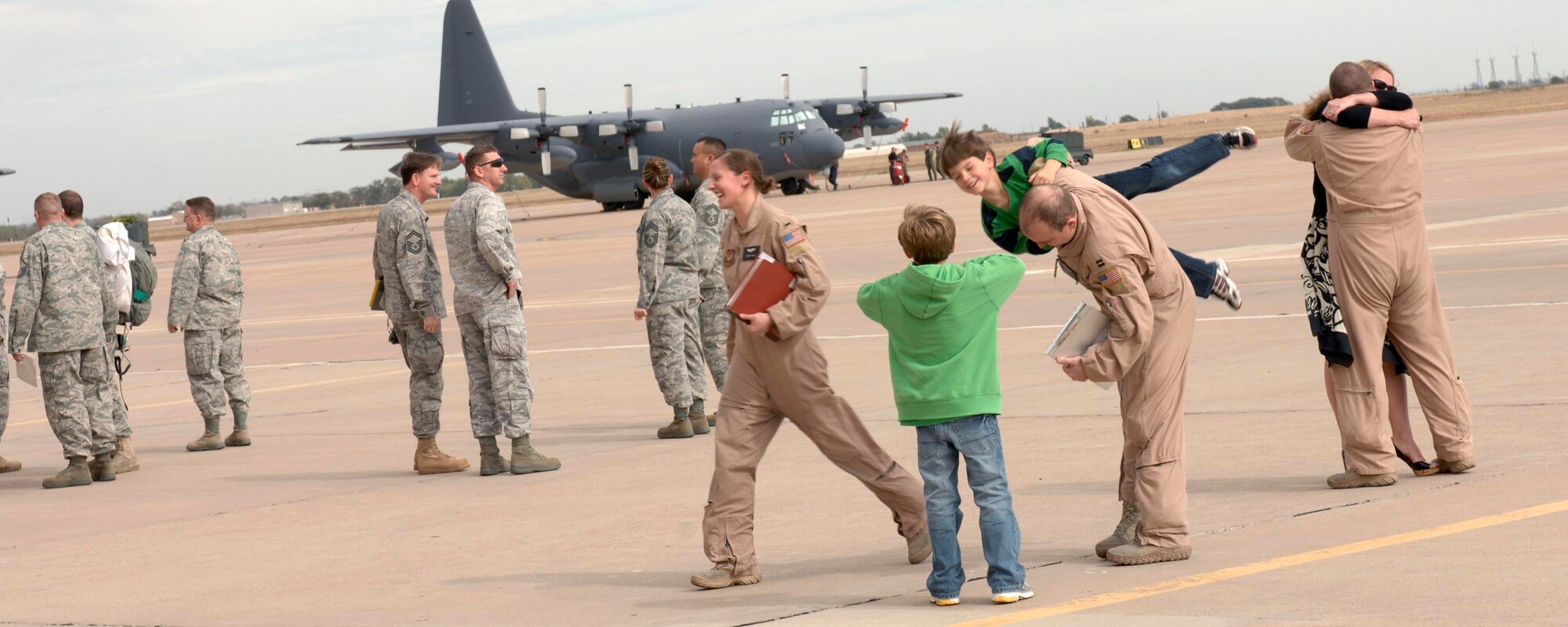 CANNON AIR FORCE BASE, N.M.-- 73rd Special Operations Squadron and 27th Special Operations Maintenance Group Airmen arrive at Hangar 126 to meet family and friends.  Airmen from all over the base setup in Hangar 126 to help in-process Airmen returning from deployment.  (U.S. Air Force photo by Airman 1st Class James Bell)