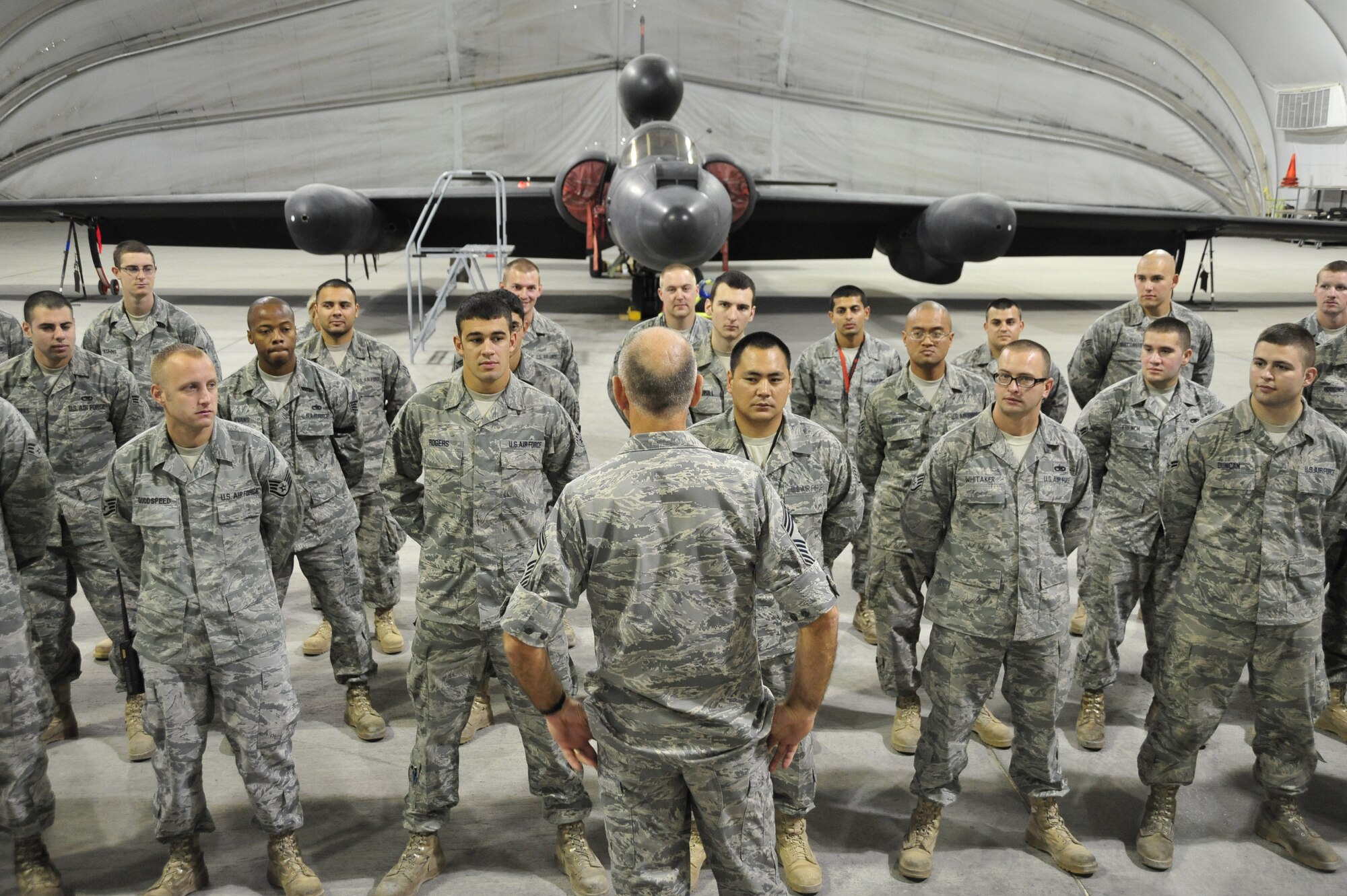 SOUTHWEST ASIA – Chief Master Sgt. Stephen Sullens, command chief master sergeant for Air Combat Command, speaks to members of the 380th Expeditionary Maintenance Group here Oct. 9, 2009. Chief Sullens visited the 380th Air Expeditionary Wing to get an inside look at the mission as well as deliver a message to the Airmen here Oct. 8-9, 2009.(U.S. Air Force photo/Tech. Sgt. Charles Larkin Sr.)