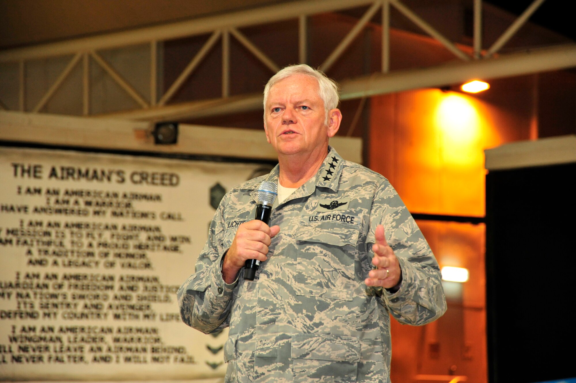SOUTHWEST ASIA -Gen. Arthur Lichte, Air Mobility Command commander,
addresses the men and women of the 380th Air Expeditionary Wing during a
town hall meeting here Oct. 9, 2009. General Lichte visited the 380th Air
Expeditionary Wing to provide the Airmen an opportunity to ask questions or
voice concerns regarding the mobility mission. (U.S. Air Force photo/Tech.
Sgt. Charles Larkin Sr)

