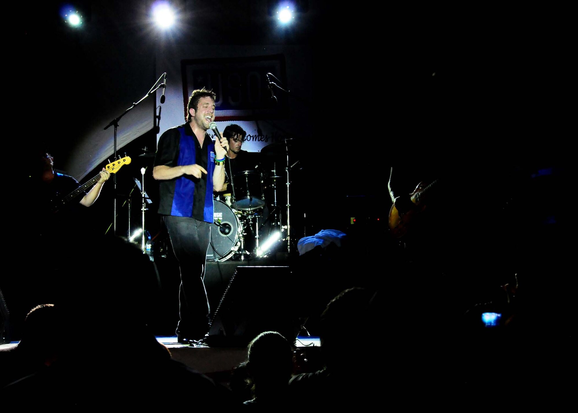 ANDERSEN AIR FORCE BASE, Guam - Rythem and Blues sensation and American Idol Season Five finialist Elliott Yamin rocks the crowd at Tarague beaches' Bamboo Willie's Oct. 9. The concert attended by hundreds of Andersen Air Force Base Airman and thier families was sponsered by The Armed Forces Entertainment and the United Servicemen's Organization. (U.S. Air Force photo by Senior Airman Nichelle Anderson)
