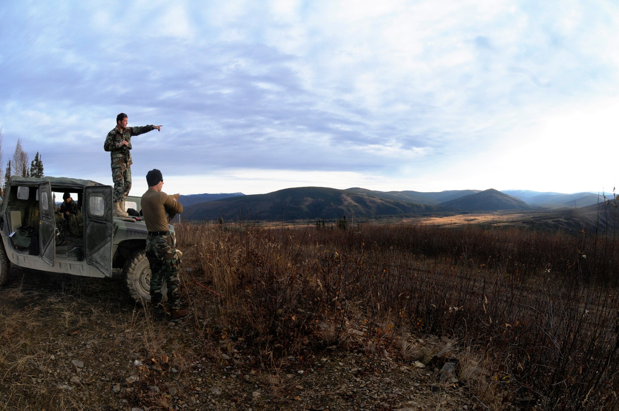 Navy Petty Officer 1st Class Nathan Crossett points out a target to Senior Chief Petty Officer Bruce Diette in the Joint Pacific Alaskan Range Complex during RED FLAG-Alaska 10-1 Oct. 7, 2009, Eielson Air Force Base, Alaska. RF-A provides unique opportunities to integrate various forces into joint, coalition and bilateral training from a simulated forward operating base. Petty Officers Crossett and Diette are Joint Terminal Air Controllers assigned to the Naval Amphibious Base Little Creek, Virginia. (U.S. Air Force photo/Airman 1st Class Laura Goodgame)