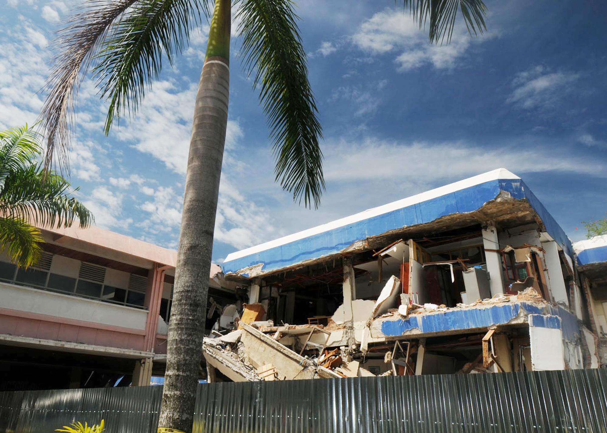 An Air Force humanitarian assistance rapid response team field hospital is located next to the Djamil hospital, one of four hospitals in Padang, Indonesia, damaged during the recent earthquakes. HARRT members provide free medical assistance to those affected by the quakes. (U.S. Air Force photo/Staff Sgt. Veronica Pierce) 