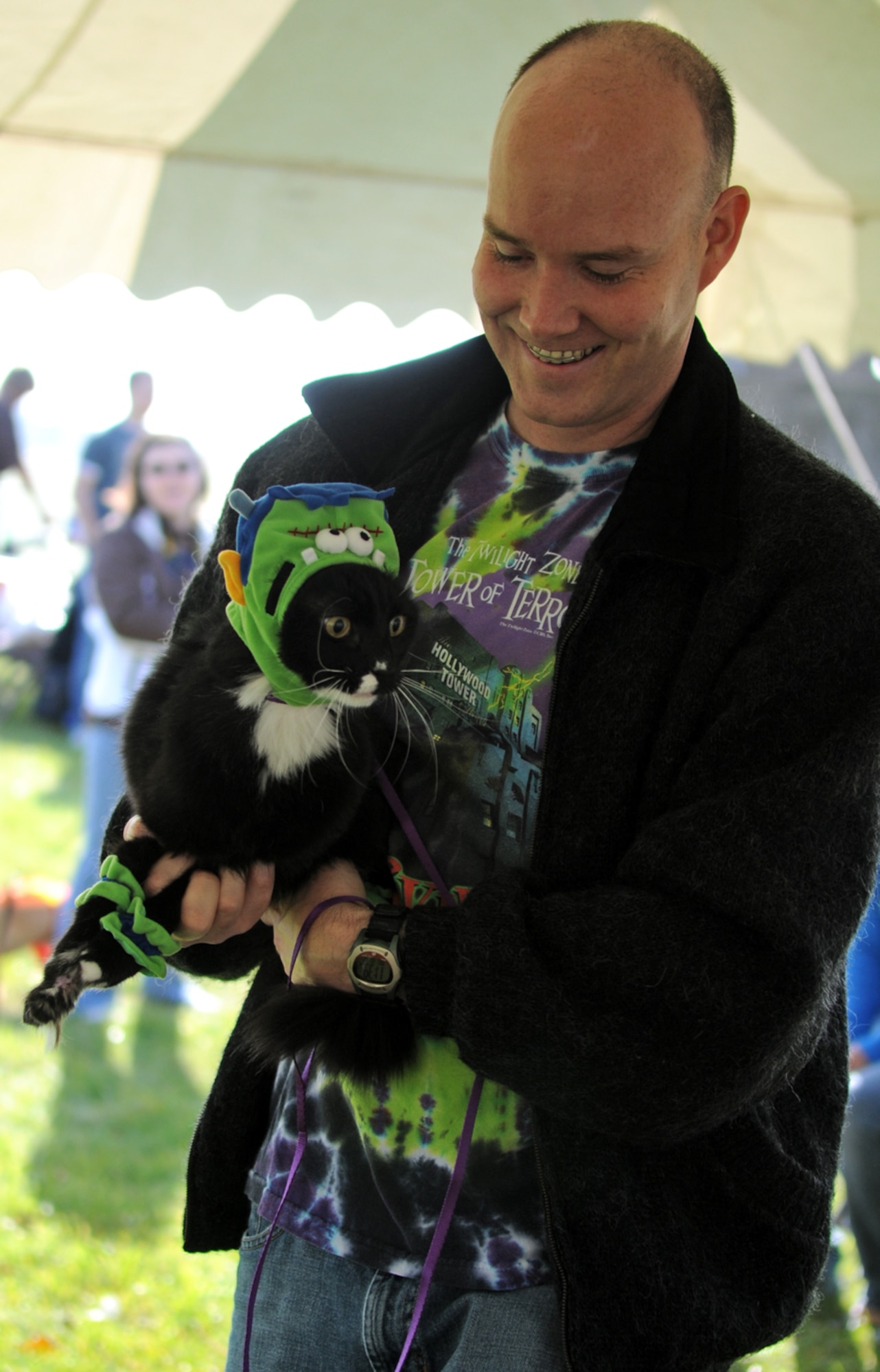 RAF FELTWELL, England -- Army Staff Sgt. Oliver Brunhoeber, RAF Feltwell Veterinary Clinic NCO in charge, shows "Frankencat," more commonly known as Scout, to judges at the clinic's 2nd Annual Petfest Oct. 12.  The event included several contests, including costume and pet/owner lookalike competitions, a military working dog demonstration and dog treat bake sale for charity.  (U.S. Air Force photo/Staff Sgt. Austin M. May)