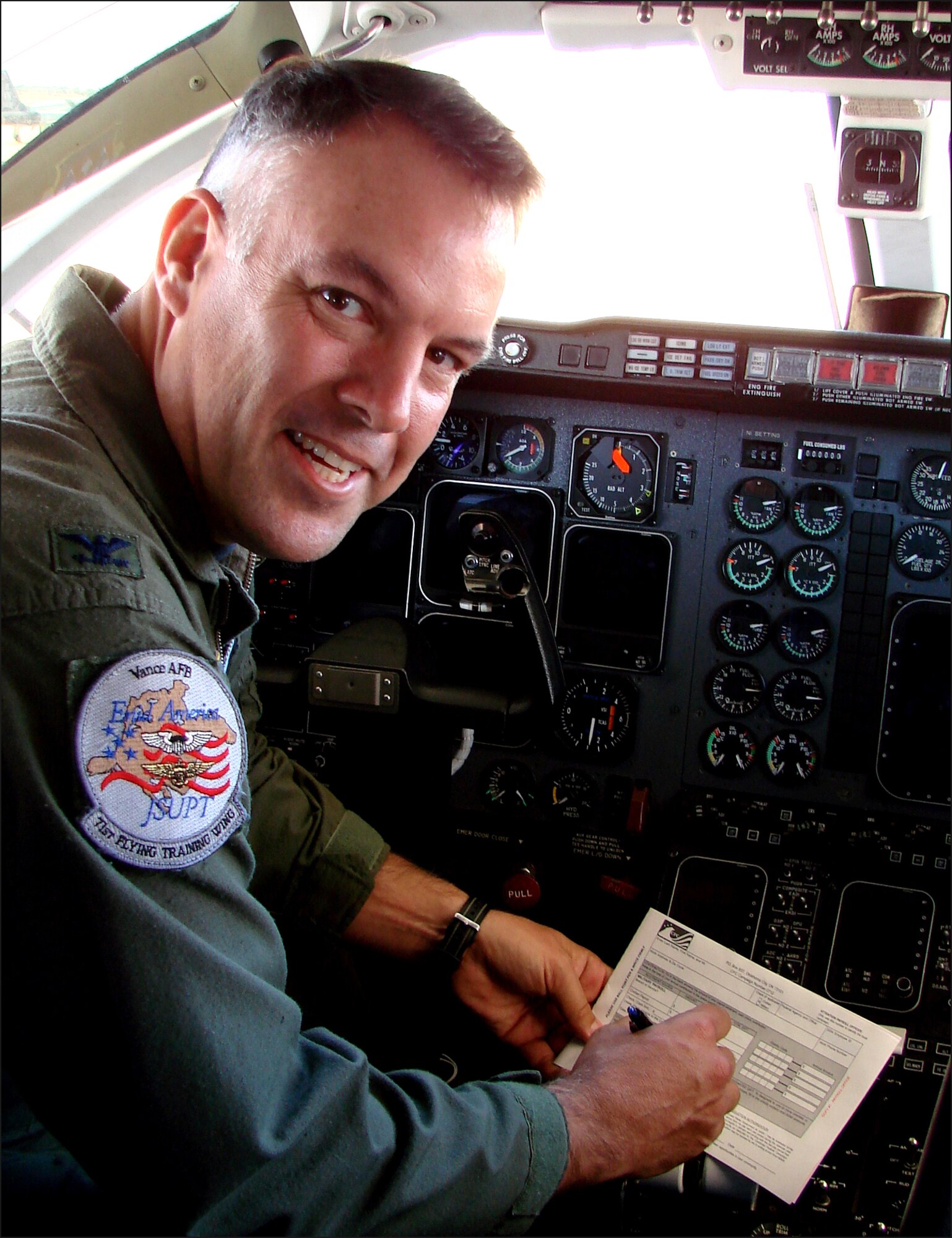 Col. Richard Murphy, the 71st Flying Training Wing vice commander, fills out a 2009 Combined Federal Campaign donation form before flying a T-1 Jayhawk training mission with student pilot 2nd Lt. Brent Watson. As of Oct. 9, Team Vance has donated more than $26,000 to CFC charities. Thirty-one percent of those contacted have contributed to the campaign. Vance’s CFC will continue through Nov. 6. For a list of CFC charities and other CFC information, visit the “All Aboard” tab on the Vance Web site, www.vance.af.mil. (U.S. Air Force photo/ Joe B. Wiles)