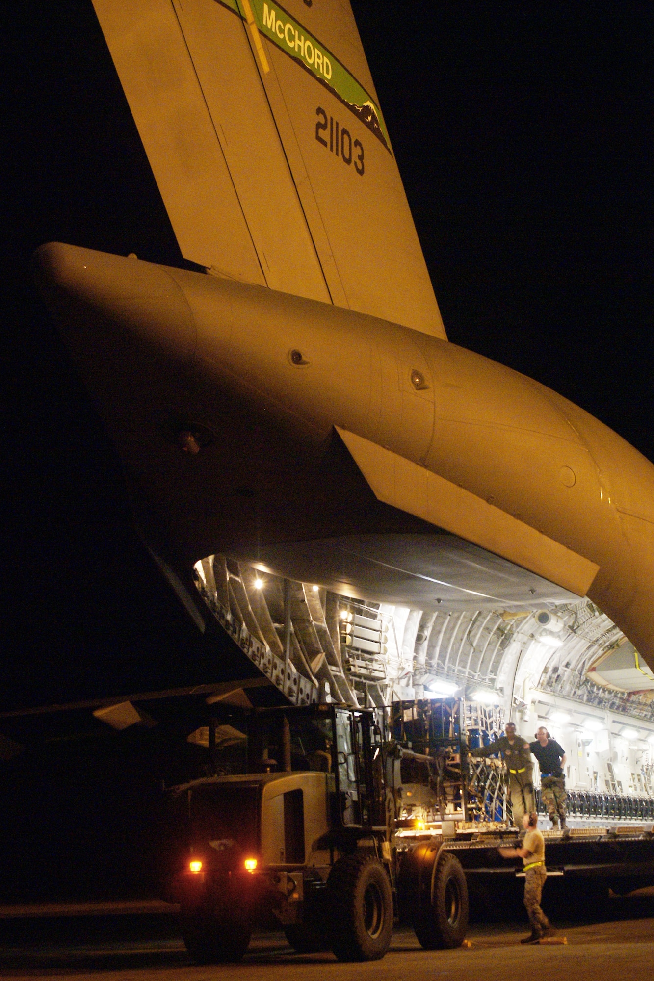 7th Airlift Squadron Airmen from McChord Air Force Base, Wash., and members of the 36th Mobility Response Squadron from Andersen AFB, Guam, off-load cargo from a C-17 Globemaster III on a humanitarian mission Oct. 9, 2009, at Minangkabau International Airport in Padang, Indonesia. (U.S. Air Force photo/Staff Sgt. Eric Burks) 