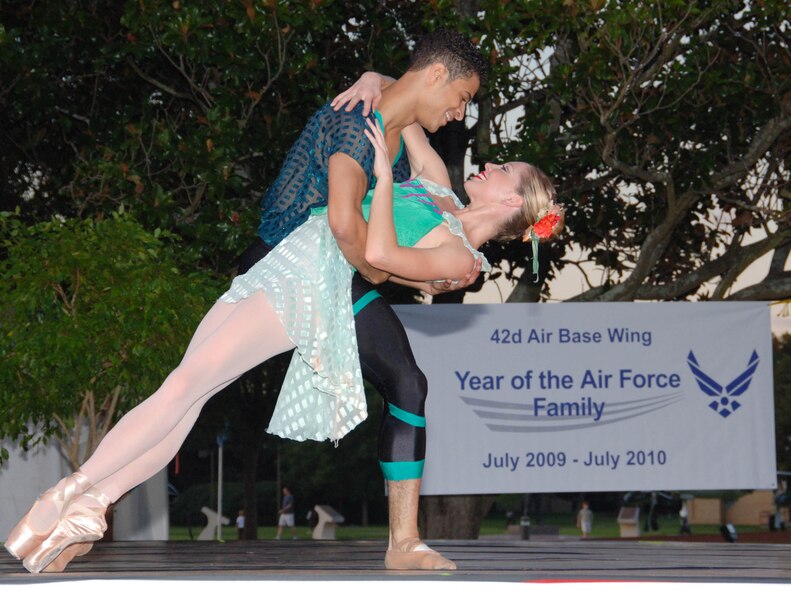 Dana Lanz-Ross dips ballerina Molly Wagner during “Ballet on the Green” Oct. 2 at Maxwell’s Air Park. The dancers are part of the Montgomery Ballet Company, which gave its first performance at Maxwell at the event sponsored by the base as part of the “Year of the Air Force Family” and to welcome new students and their families to Air University. The performance was preceded by “Dinner on the Green” catered by the Maxwell Officers’ Club. (U.S. Air Force photo/Melanie Rodgers Cox)