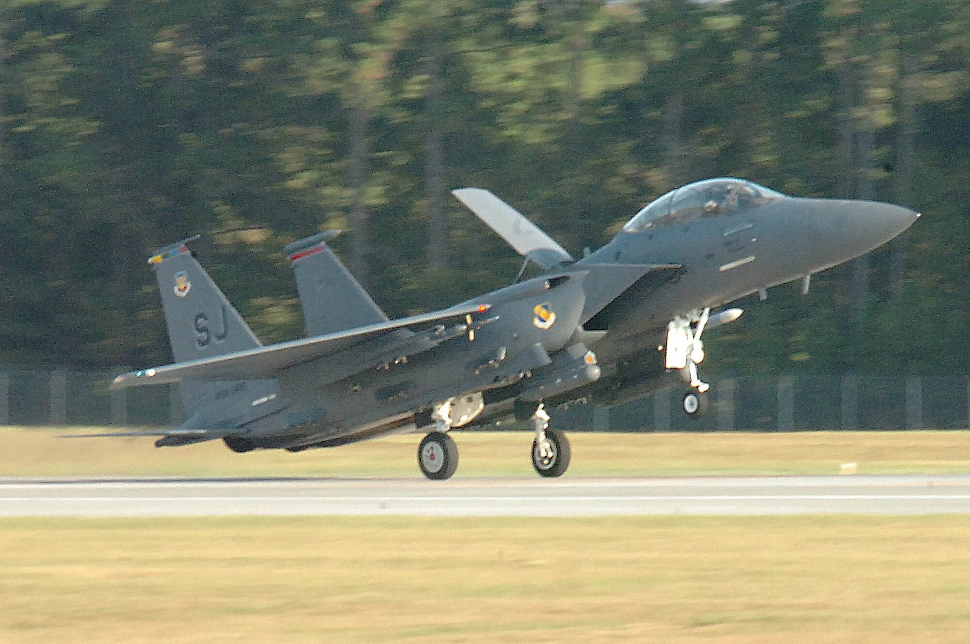 Col. Mark Kelly, 4th Fighter Wing commander, and Major James Crider, 4th Aeromedical Dental Squadron flight medicine primary care physician, land an F-15E Strike Eagle at Seymour Johnson Air Force Base, N.C. Oct. 9, 2009. This was Colonel Kelly's 3,000th flight hour in the Strike Eagle. (U.S. Air Force photo/Master Sgt. Brandt Smith)