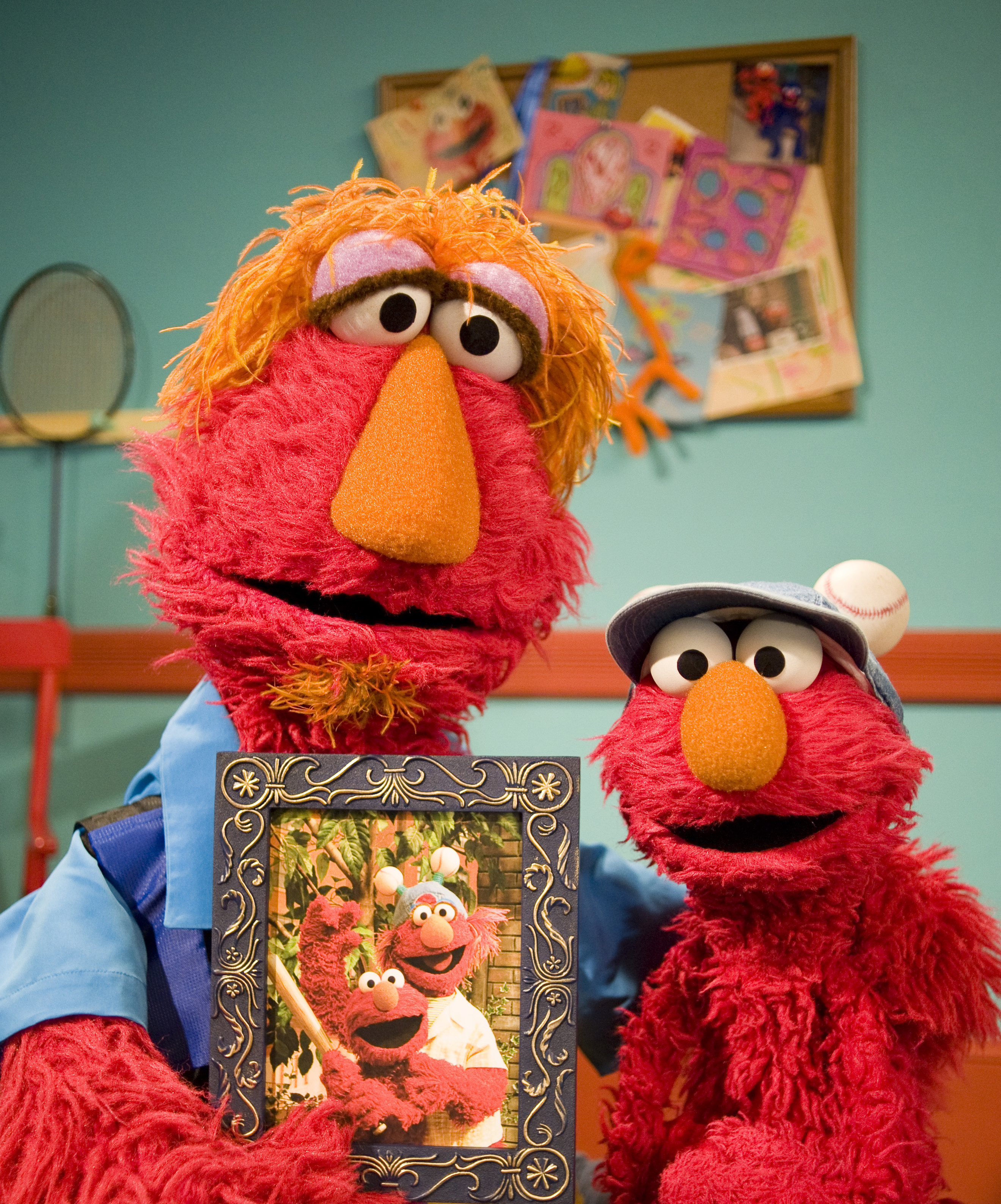 Elmo S Dad Louie Helps Elmo Cope With The Loss Of His Uncle Jack During The Filming