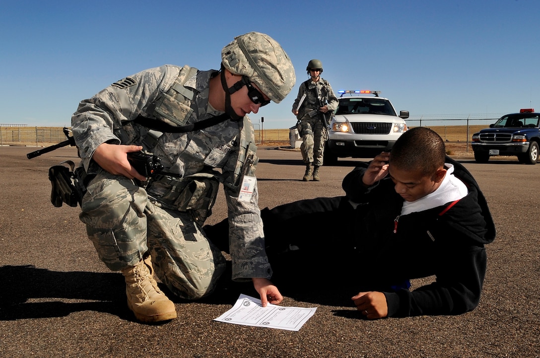 Buckley Air Force Base, Colo. -- Staff Sgt. Gary Homuth, 460th Security Forces Squadron, attends to Airman 1st Class Bryan Waller, 460th Force Support Squadron,with a simulated head injury during an exercise, Oct. 16, Buckley Air Force Base, Colo. (U.S. Air Force photo by Staff Sgt Steve Czyz)