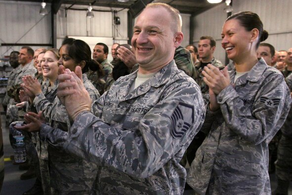 A picture of Airmen from the 177th Fighter Wing clapping.