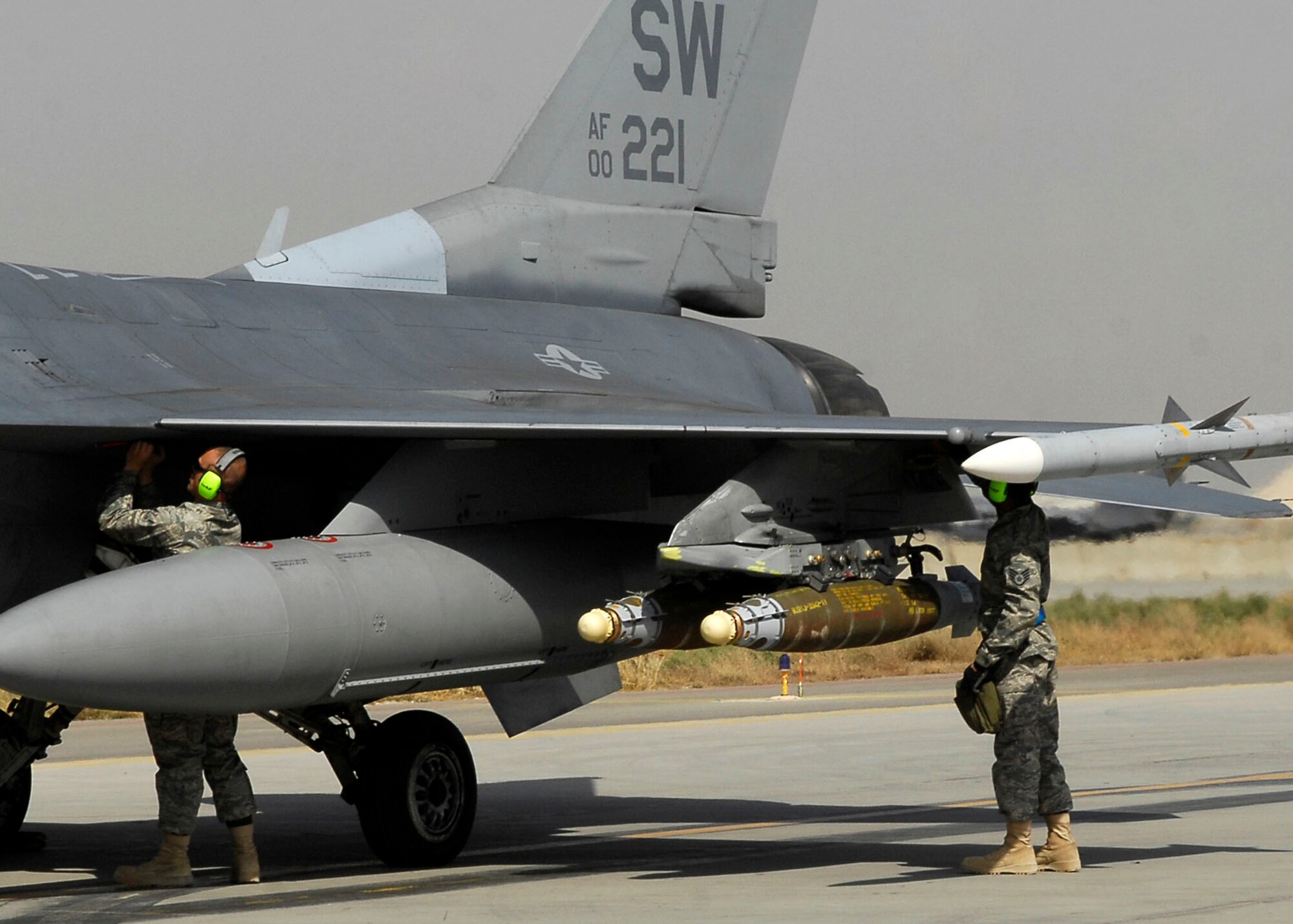 BAGRAM AIRFIELD, Afghanistan -- Members of the 79th Expeditionary Fighter Squadron perform an inspection on an F-16 Fighting Falcon after landing here, Oct. 16, 2009.  The aircraft receives inspections before takeoff and after landing to ensure the safety of the aircraft and pilot.  The unit, known as the Tigers, performs tactical air-to-air and air-to-ground support while supporting Operation Enduring Freedom.  (U.S. Air Force photo/Senior Airman Felicia Juenke)