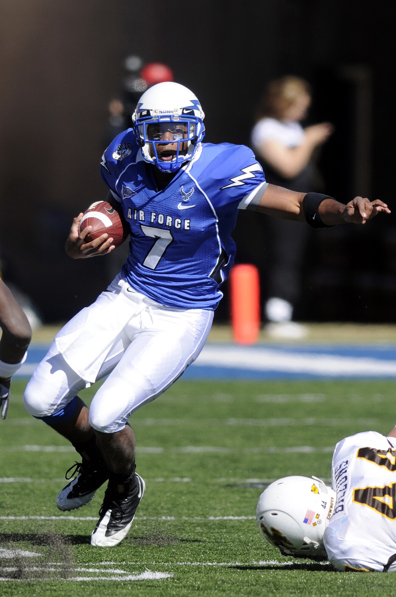 Falcons sophomore quarterback Tim Jefferson cuts upfield on a draw during the Air Force-Wyoming game at Falcon Stadium Oct. 17, 2009. Jefferson was 1-of-4 for 2 yards and rushed 11 times for 33 yards in Air Force's 10-0 victory. (U.S. Air Force photo/Bill Evans)