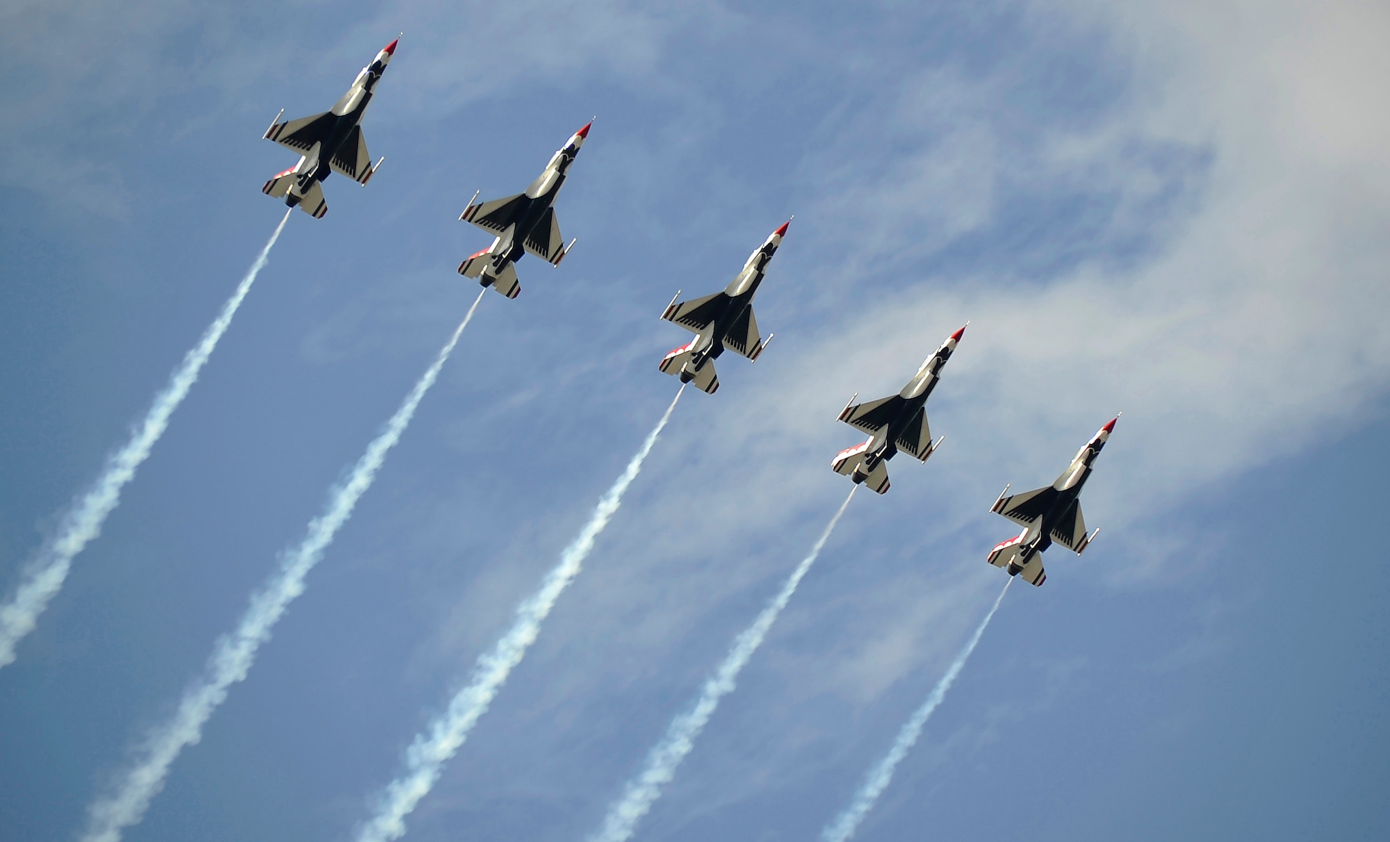 MISAWA AIR BASE, Japan -- U.S. Air Force Thunderbirds fly in formation during Air Fest 2009 Oct. 18. (U.S. Air Force photo/Staff Sgt. Chad C. Strohmeyer)