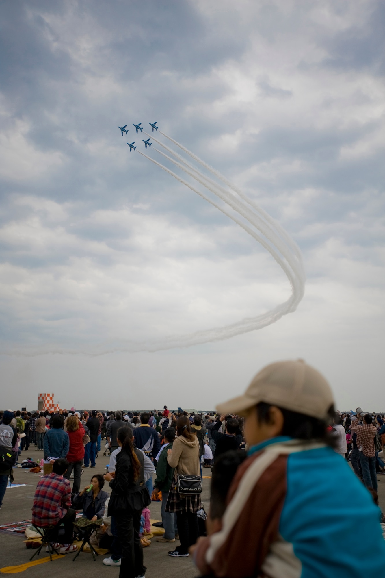 MISAWA AIR BASE, Japan -- The Japan Air Self-Defense Force Blue Impulse fly in formation during the Misawa Air Fest 2009 Oct. 18. (U.S. Air Force photo/Senior Airman Jamal D. Sutter)