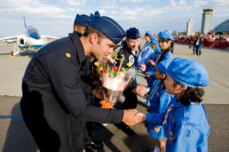 MISAWA AIR BASE, Japan -- Twelve Aomori Prefecture Girl Scouts present flowers to the U.S. Air Force Thunderbirds and Japan Air Self-Defense Force Blue Impulse demonstration teams during the Misawa Air Fest 2009 Oct. 18. (U.S. Air Force photo/Senior Airman Jamal D. Sutter)