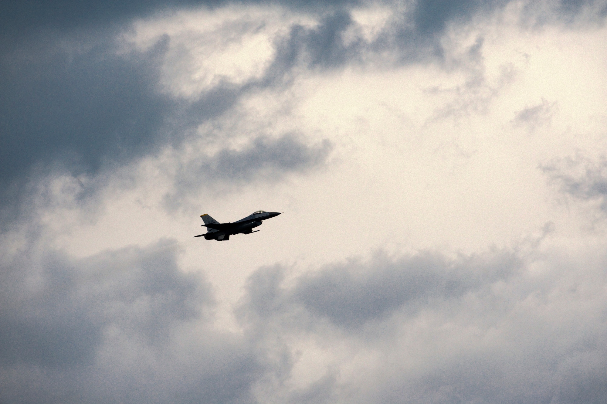 MISAWA AIR BASE, Japan -- An F-16 Fighting Falcon from the Pacific Air Forces Aerial Demonstration Team performs an aerial demonstration concluding Air Fest 2009 Oct. 18. (U.S. Air Force photo by Staff Sgt. Samuel Morse)