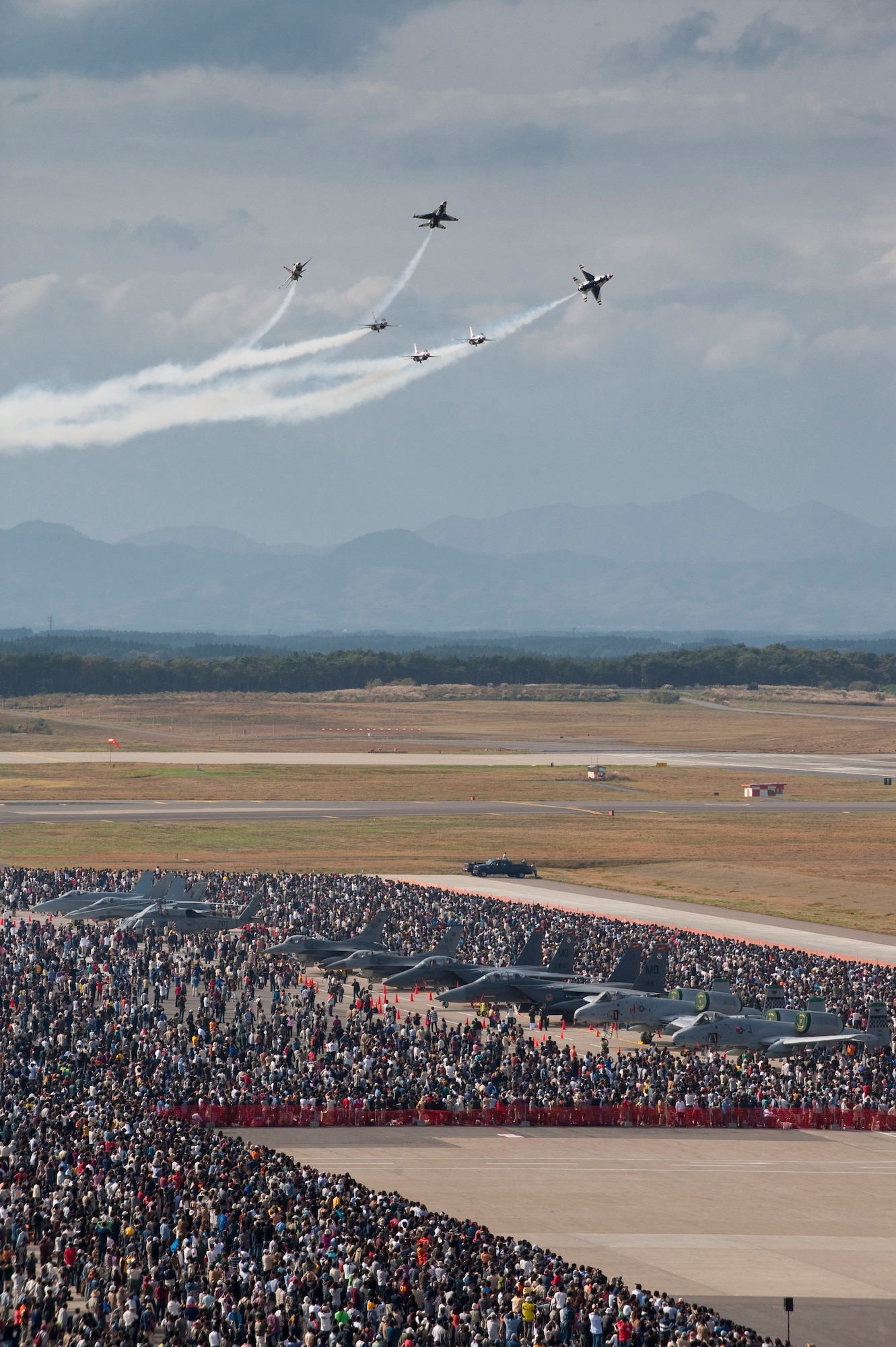 MISAWA AIR BASE, Japan -- Thunderbirds break formation during their performance at Air Fest 2009 Oct. 18. (U.S. Air Force photo/Staff Sgt. Samuel Morse)