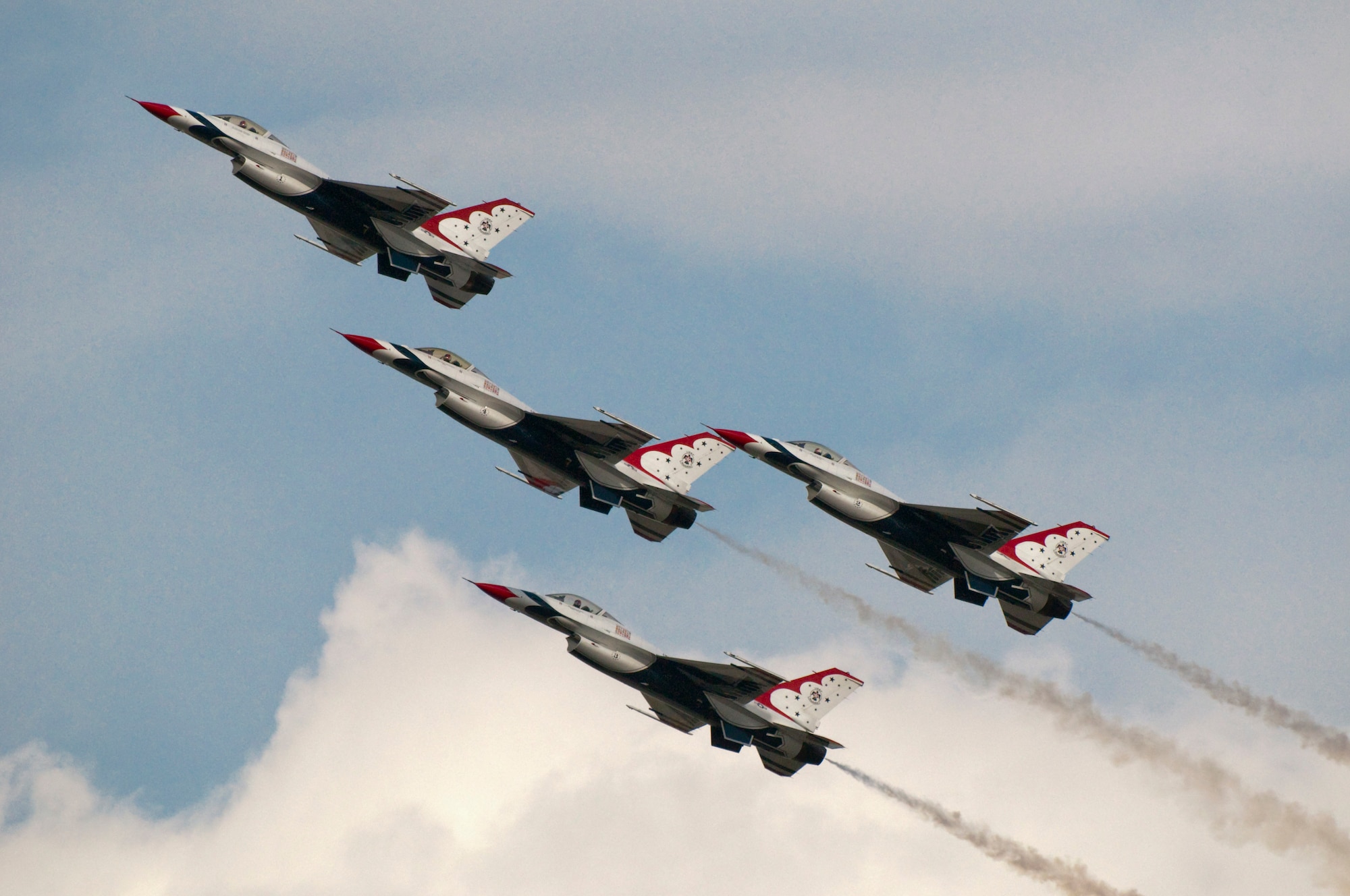 MISAWA AIR BASE, Japan -- Thuderbirds fly in a four-ship formation during their performance at Air Fest 2009 Oct. 18. (U.S. Air Force photo/Staff Sgt. Samuel Morse)