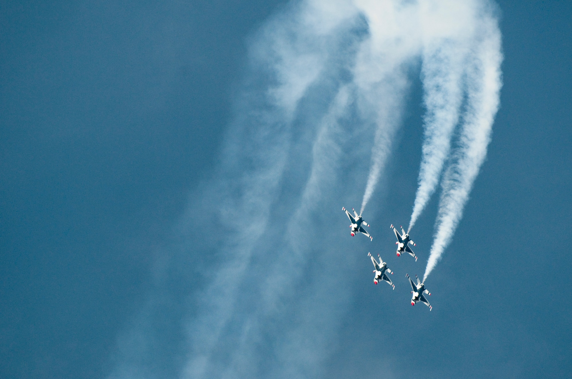 MISAWA AIR BASE, Japan -- Thunderbirds perform an inverted loop during their performance at Air Fest 2009 Oct. 18. (U.S. Air Force photo/Staff Sgt. Samuel Morse)