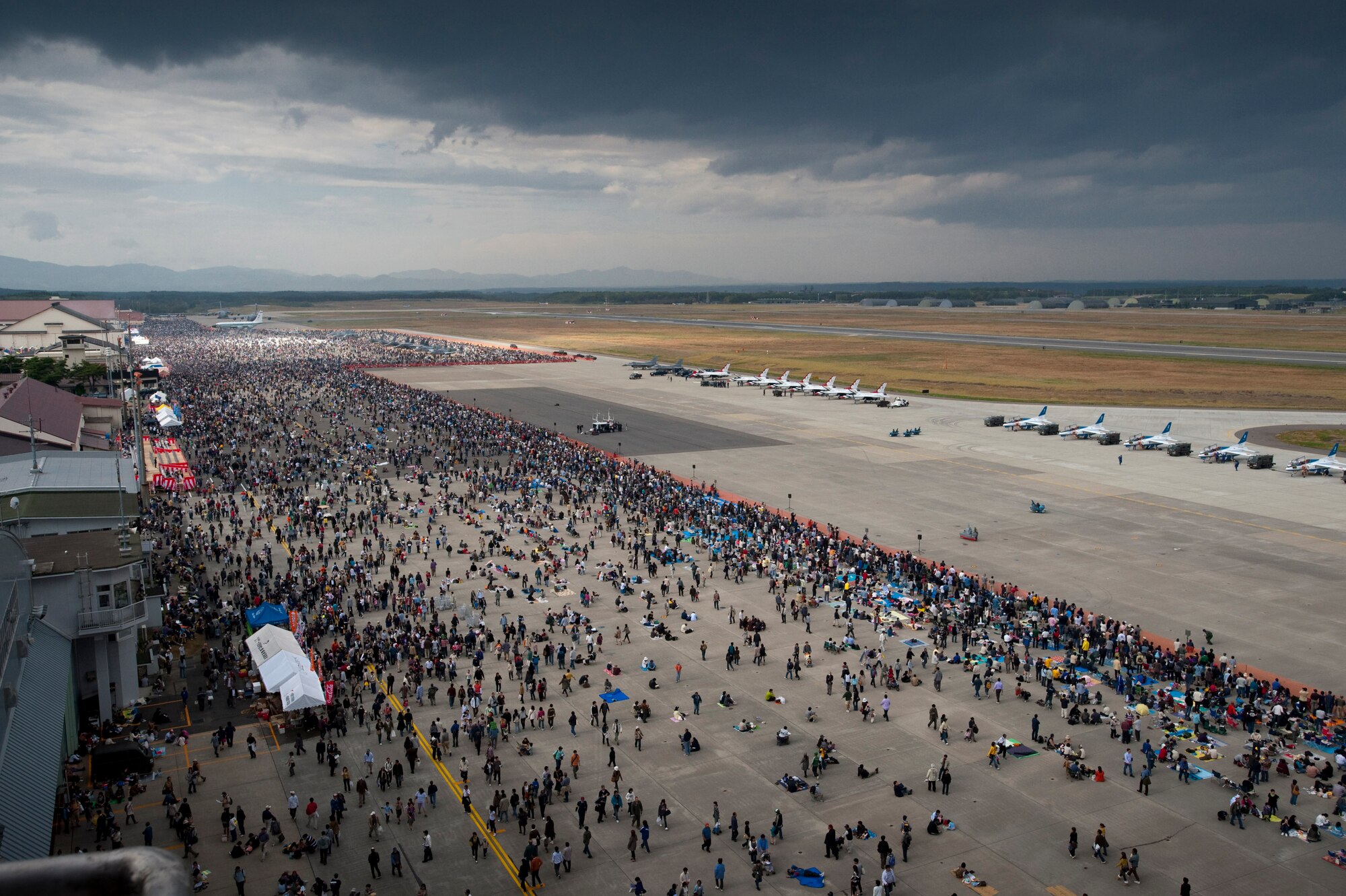 MISAWA AIR BASE, Japan -- Spectators fill the taxiway during Air Fest 2009 Oct. 18. An estimated 250,000 people attended the event. (U.S. Air Force photo/Staff Sgt. Samuel Morse)