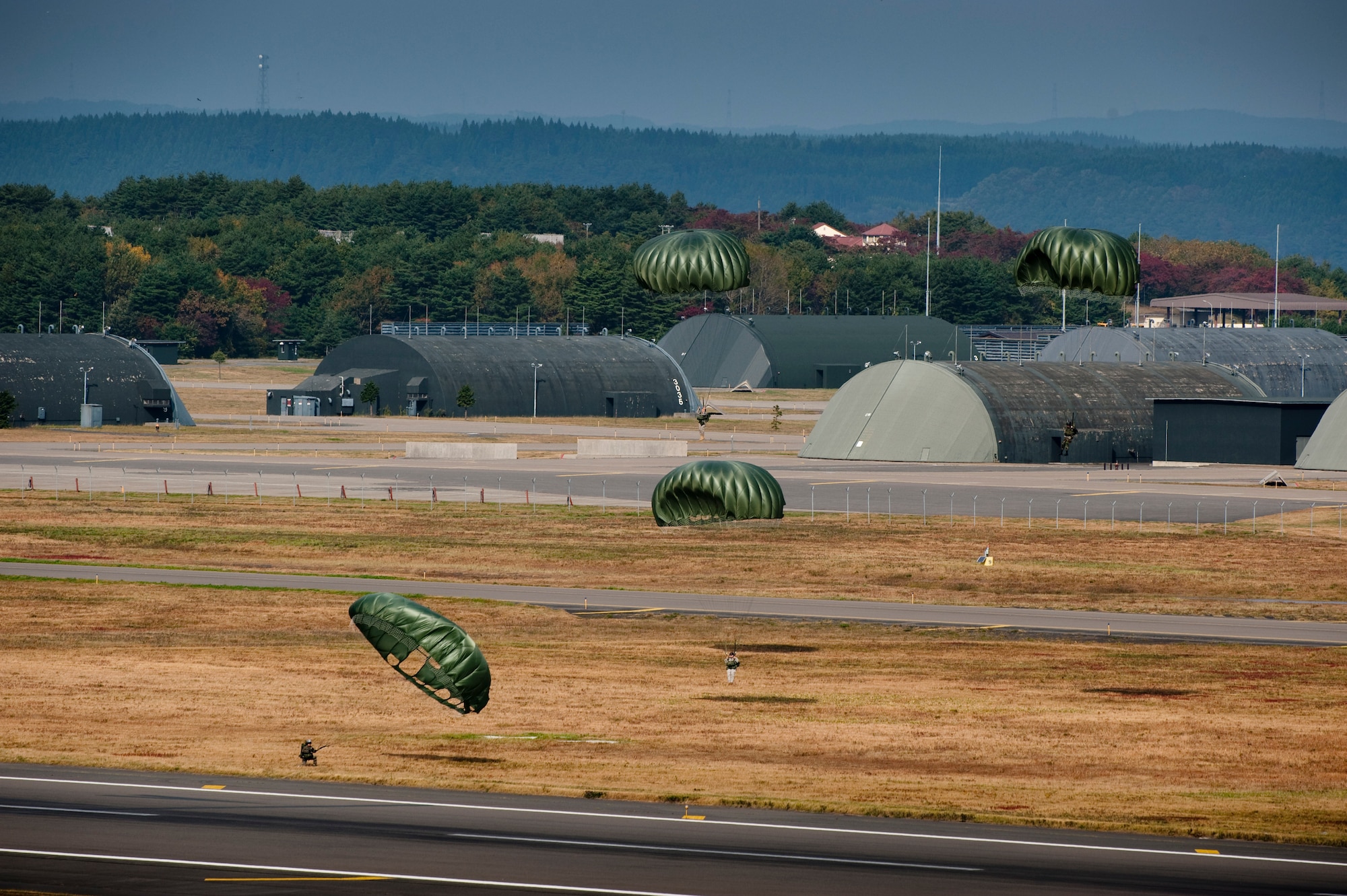 MISAWA AIR BASE, Japan -- SERE specialists perform a low-altitude parachute jump during Air Fest 2009 Oct. 18. (U.S. Air Force photo/Staff Sgt. Samuel Morse)