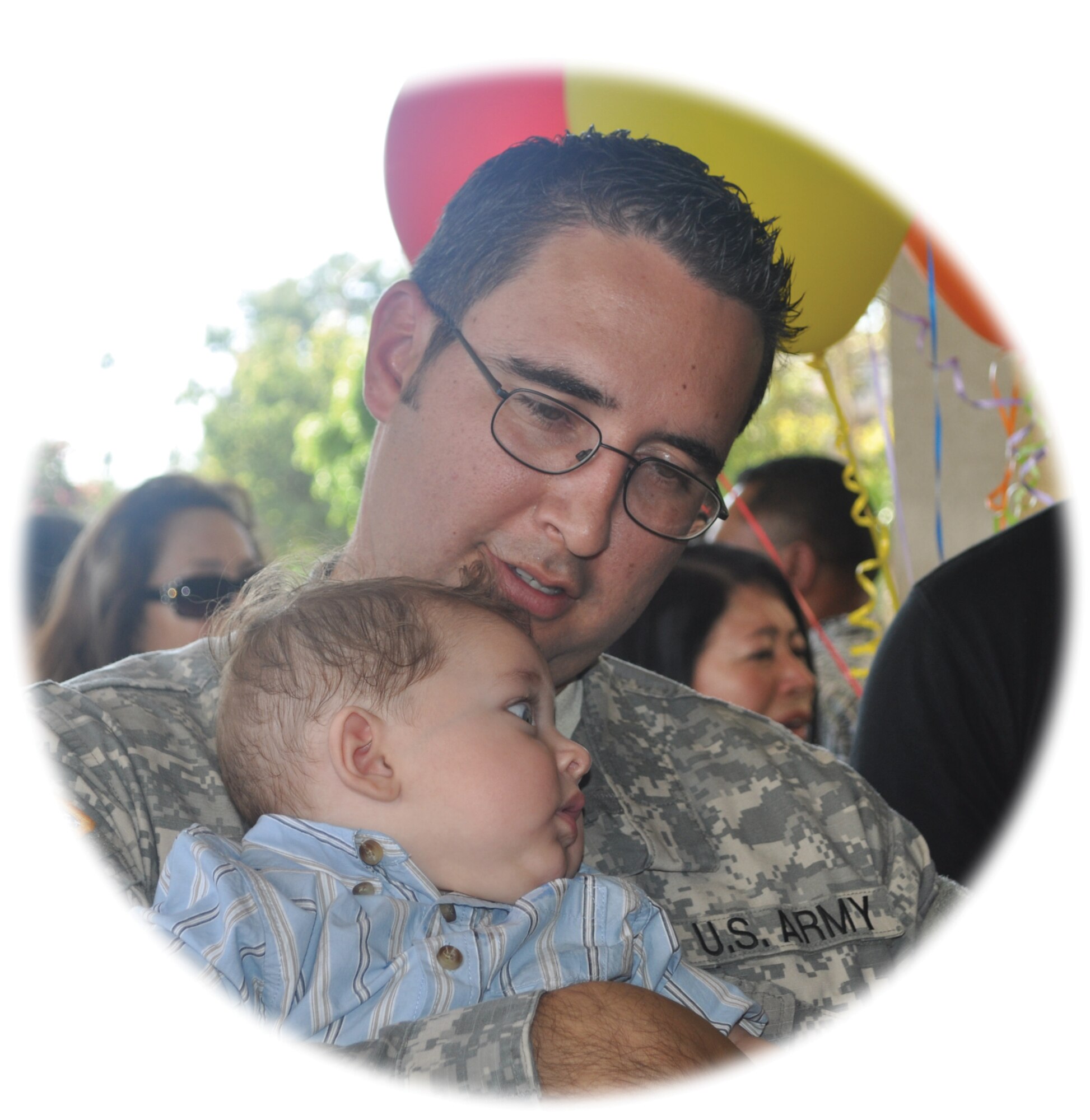 Soldiers from 304th SB return from Iraq. (U.S. Army photo by Sgt. Tracy Ellingsen)