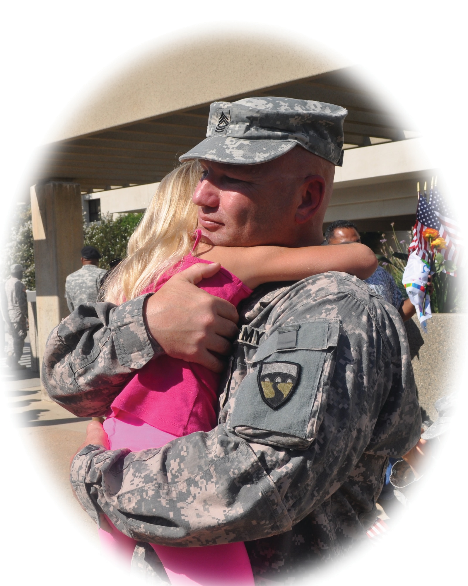 Soldiers from 304th SB return from Iraq. (U.S. Army photo by Sgt. Tracy Ellingsen)