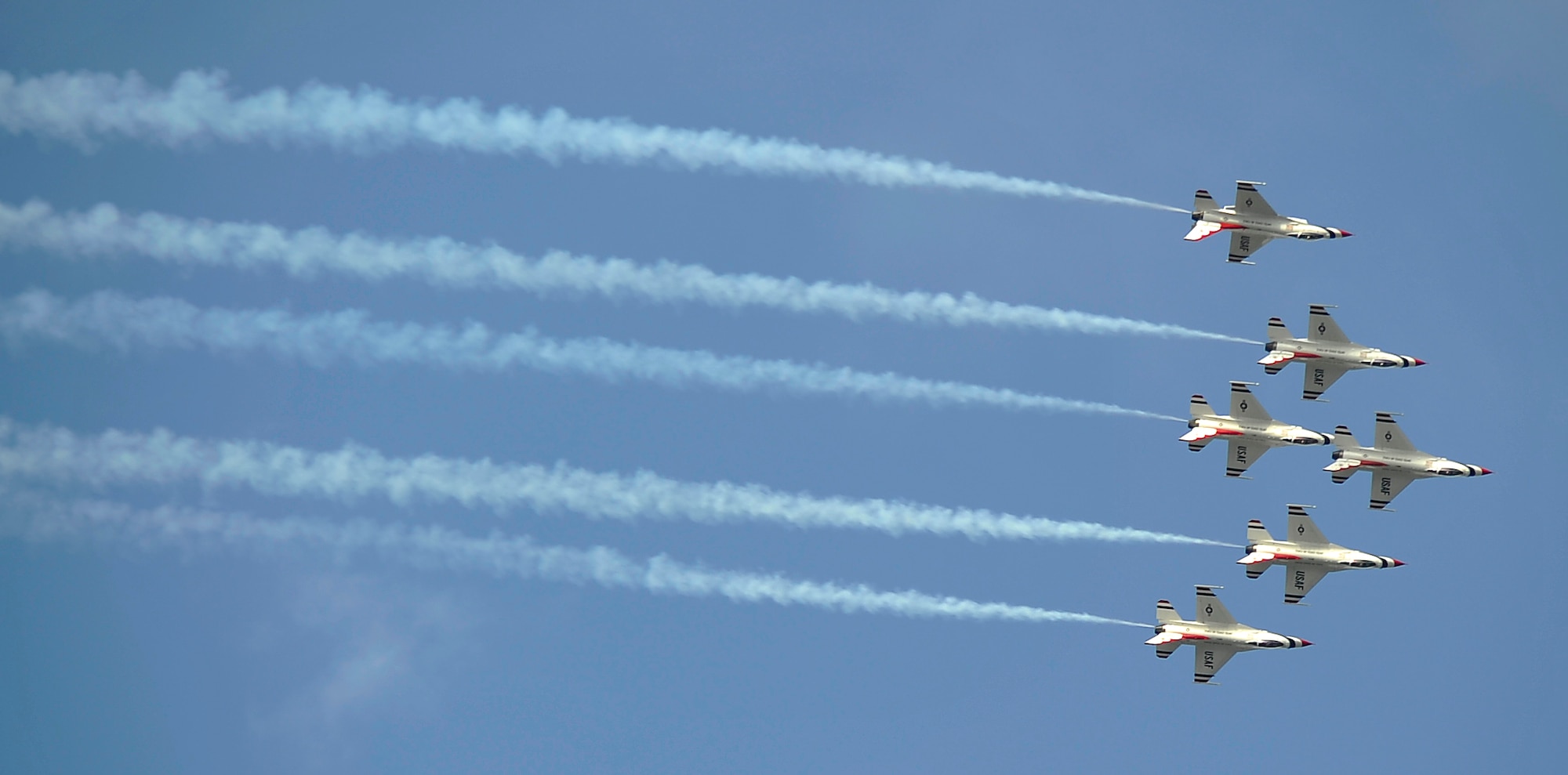 MISAWA AIR BASE, Japan --  U.S. Air Force Thunderbirds, fly in formation as they take part in Air Fest 2009 at Misawa Air Base Oct. 18. The Thunderbirds are based at Nellis AFB, Las Vegas. (U.S. Air Force photo/Staff Sgt. Chad C. Strohmeyer).