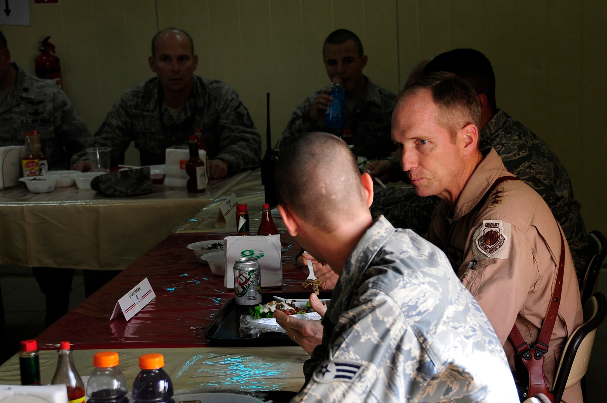 ALI BASE, Iraq – Lt. Gen. Mike Hostage, Commander, Air Force Central Command, sits down to lunch and talks with Airmen from the 407th Air Expeditionary Group  here, Oct. 17, 2009. General Hostage had the opportunity to visit with Airmen at Ali Base for the first time as the AFCENT commander. (U.S. Air Force Photo/Senior Airman Tony R. Ritter)

