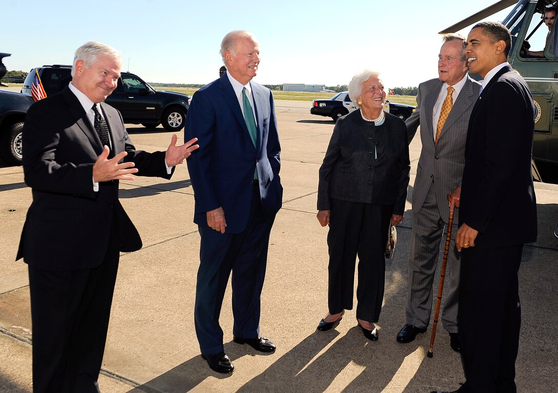 Defense Secretary Robert M. Gates, left,  along with former Secretary of Treasury and State James A. Baker, second from left, join former President George H.W. Bush and former First Lady Barbara Bush, in greeting President Barack Obama as he arrives in College Station, Texas, prior to attending the Points of Light Foundation forum held at Texas A&M University, Oct. 16, 2009.