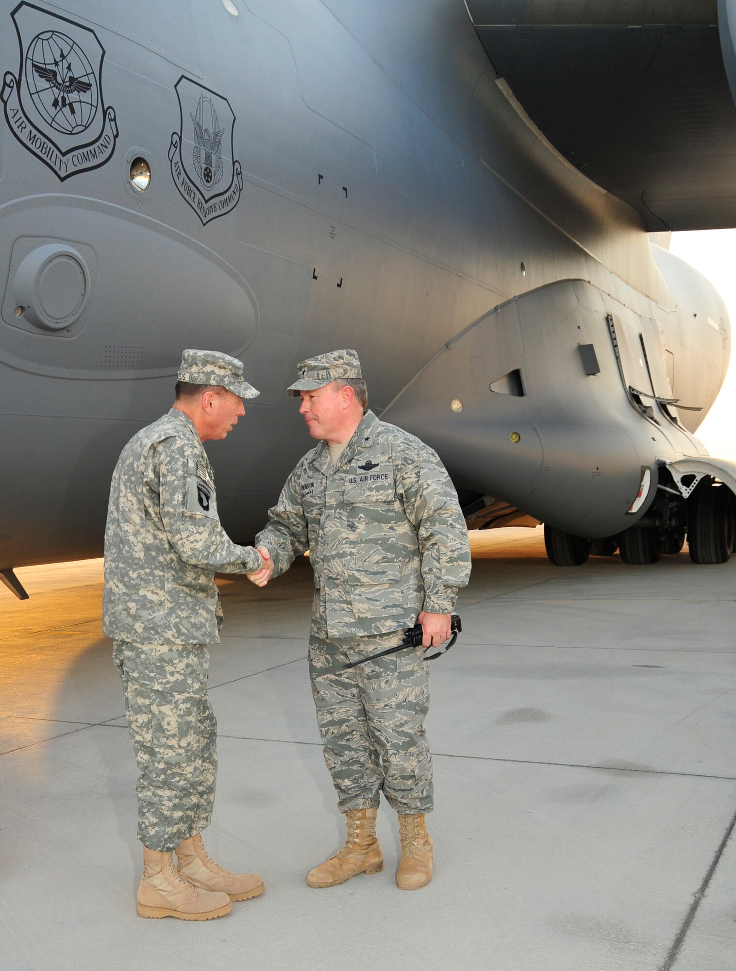 SOUTHWEST ASIA-- Brig. Gen. Bryan J. Benson, 380th Air Expeditionary Wing commander, greets General David H. Patraeus, U.S. Central Command commander, here Monday, Oct. 19, 2009. (U.S. Air Force Photo/2nd Lt. Kidron B. Vestal)