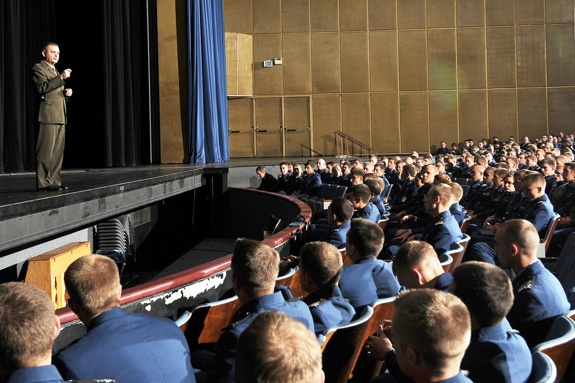 Marine Gen. James Cartwright speaks to U.S. Air Force Academy cadets during the 2009 Academy Assembly Oct. 8, 2009 at the Academy's Arnold Hall Theater in Colorado Springs, Colo. General Cartwright is the vice chairman of the Joint Chiefs of Staff. (U.S. Air Force photo/Rachel Boettcher)