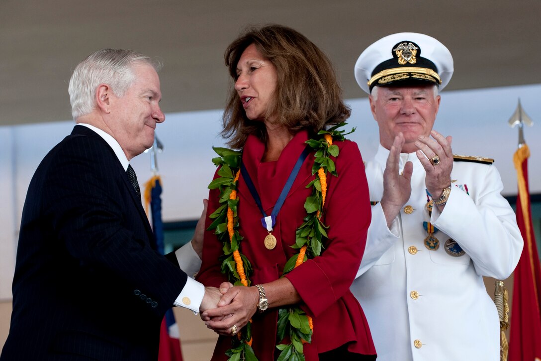 Defense Secretary Robert M. Gates congratulates Wandalee Keating after the presentaion of the Distinguished Public Service Award at the U.S. Pacific Command change-of-command ceremony, Camp Smith, Hawaii, Oct. 19, 2009.