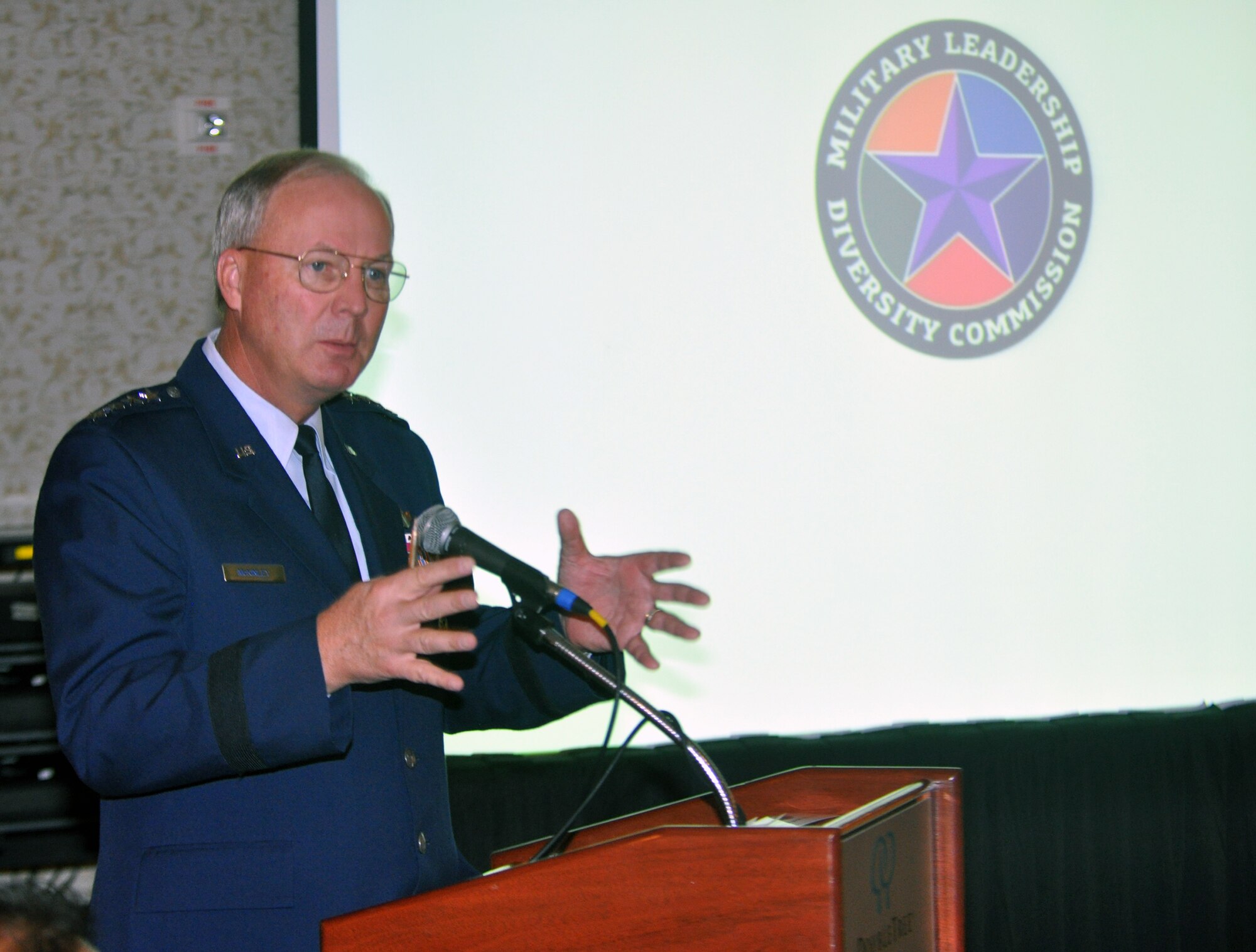 Diversity is critical to the success of the National
Guard, Gen. Craig McKinley, the chief of the National Guard Bureau, told the
Military Leadership Diversity Commission meeting in Arlington, Va., on Oct.
21, 2009.

